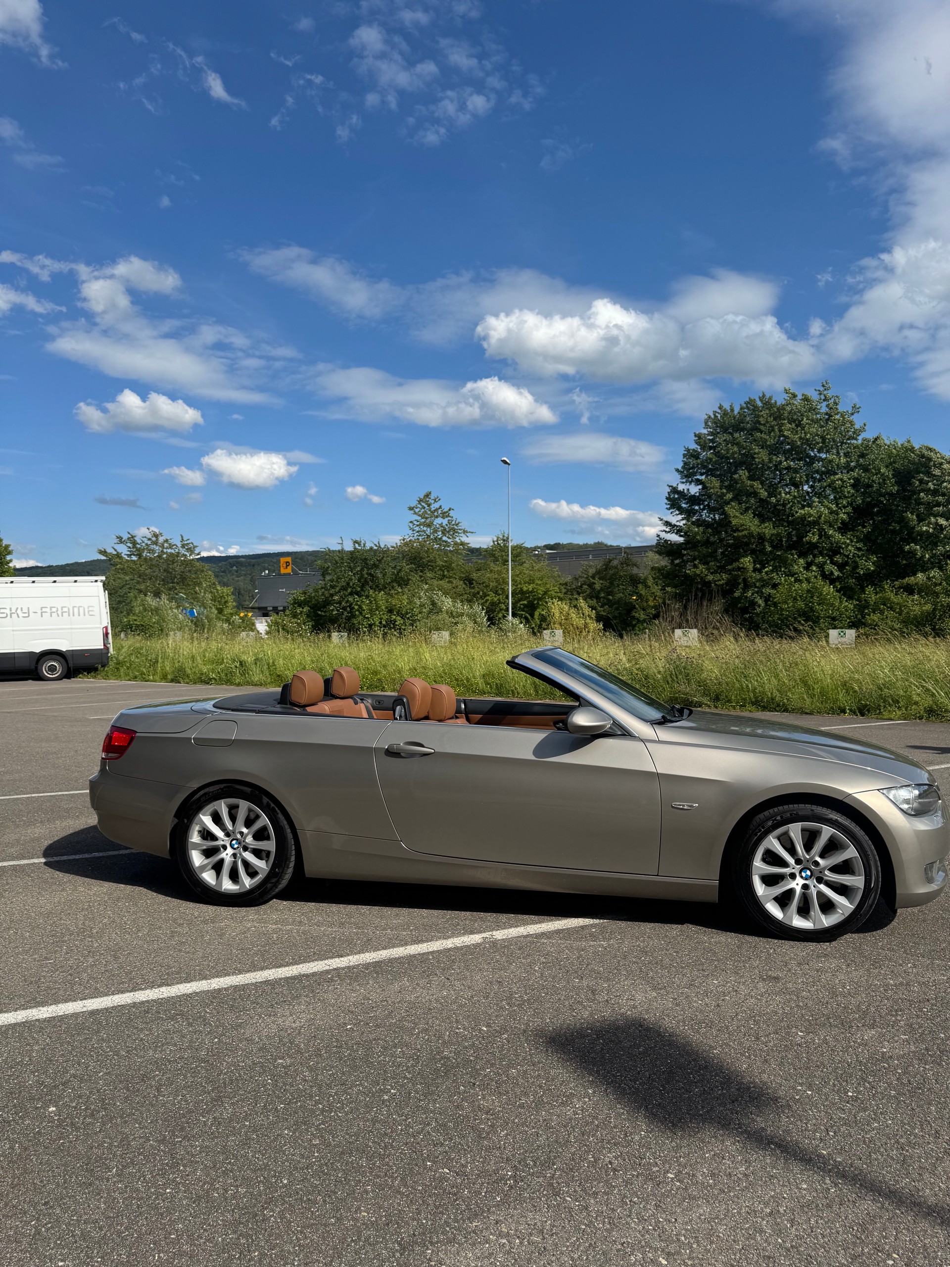 BMW 335i Cabriolet-image-3