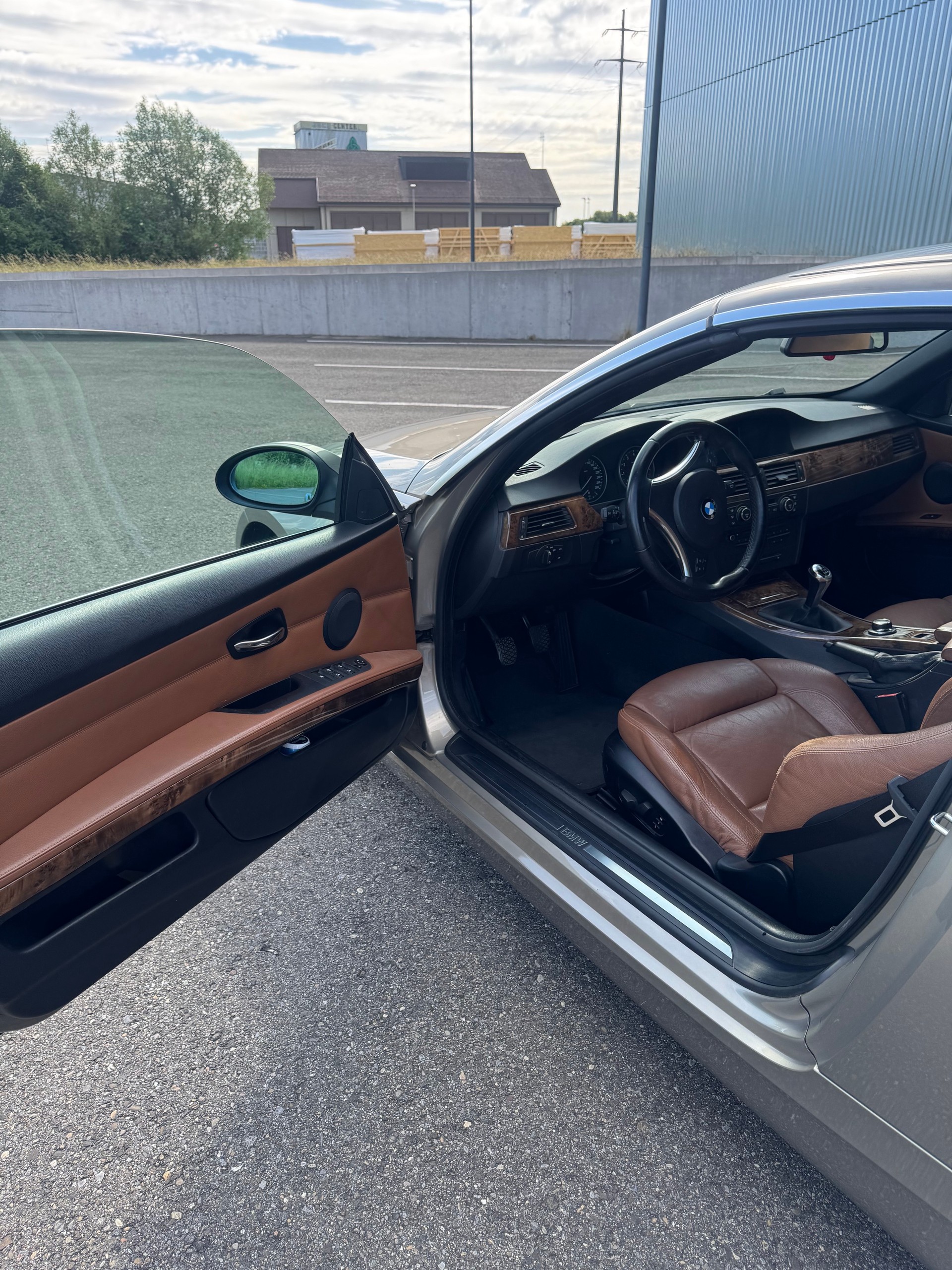 BMW 335i Cabriolet-image-12