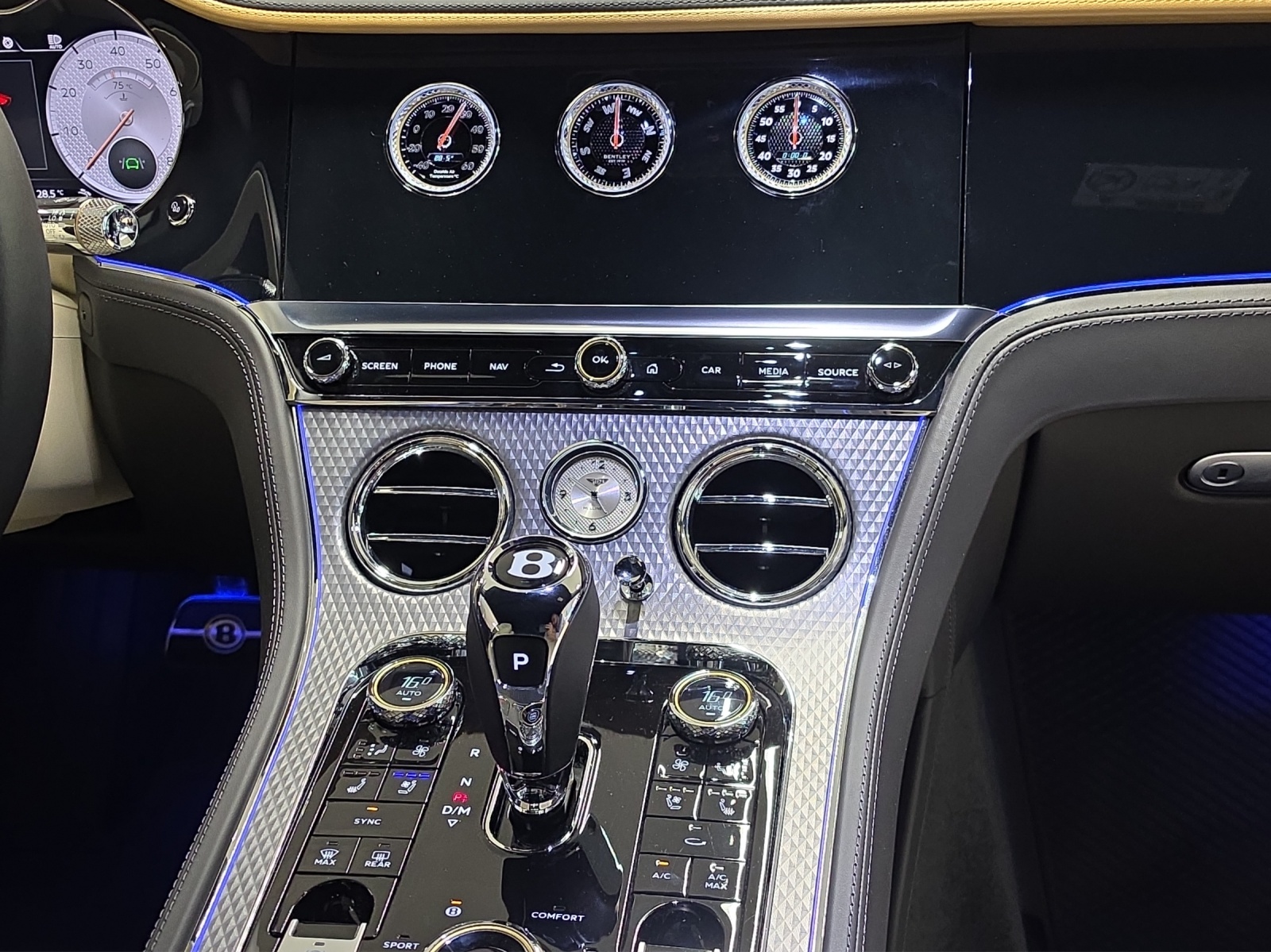 BENTLEY Continental GT 4.0 V8 Mulliner-image-14