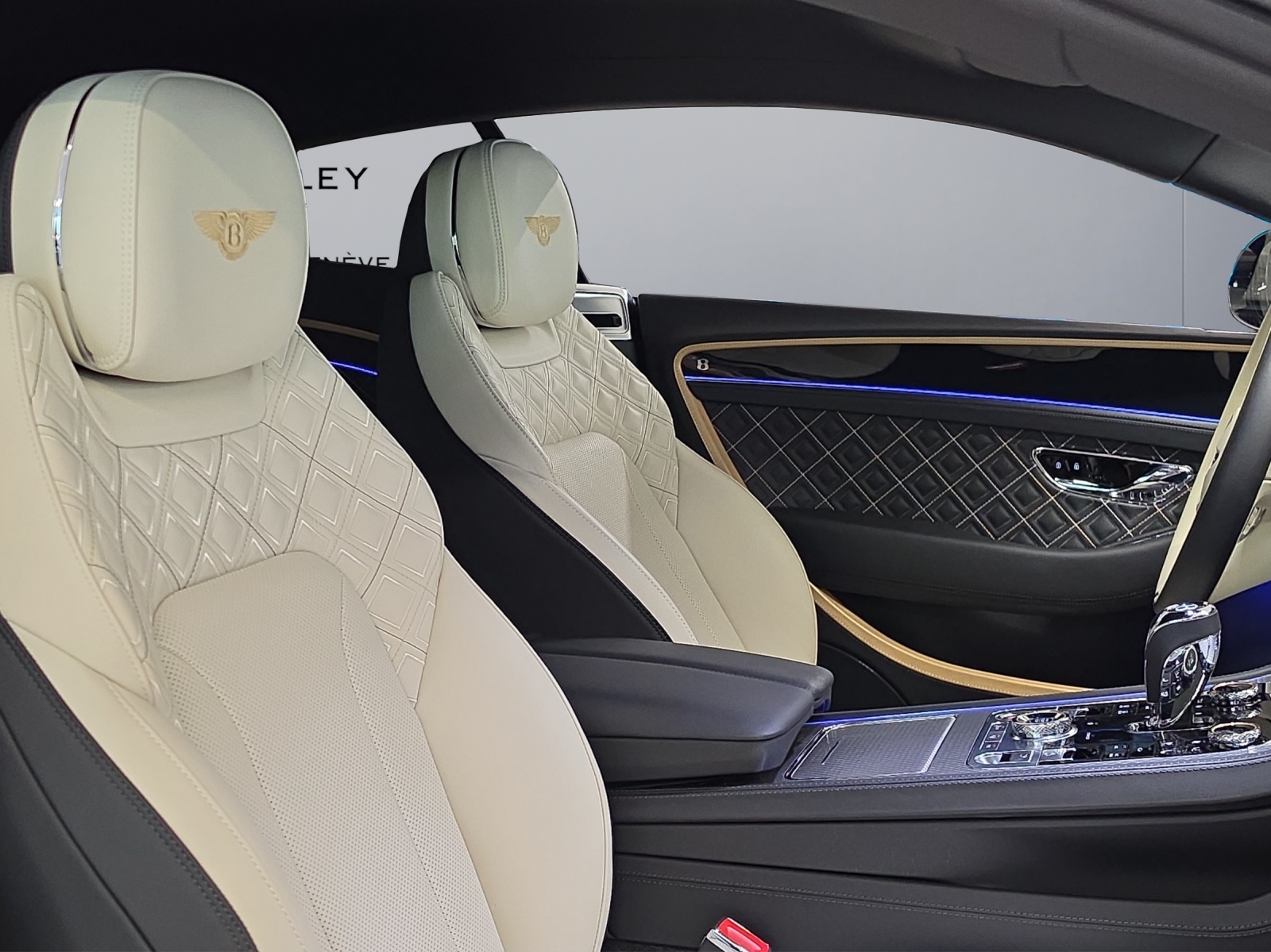 BENTLEY Continental GT 4.0 V8 Mulliner-image-8