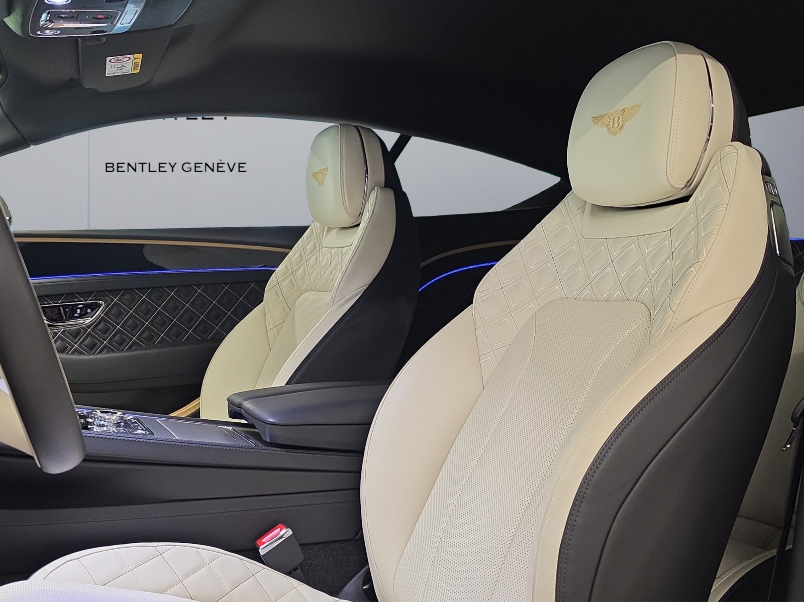 BENTLEY Continental GT 4.0 V8 Mulliner-image-10