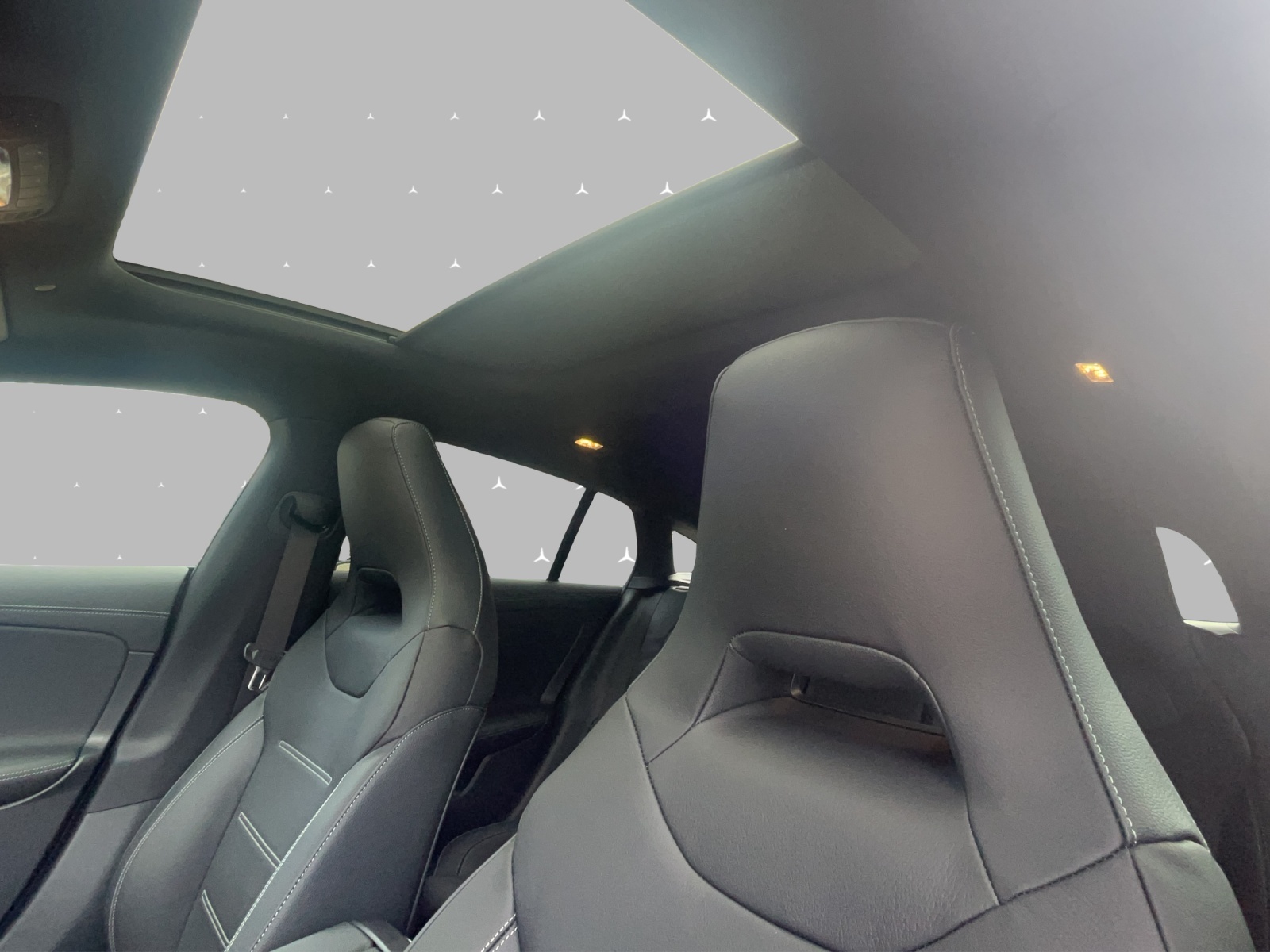 MERCEDES-BENZ CLA 35 AMG - SB - DISTRONIC / 360 Grad Kamera-image-8