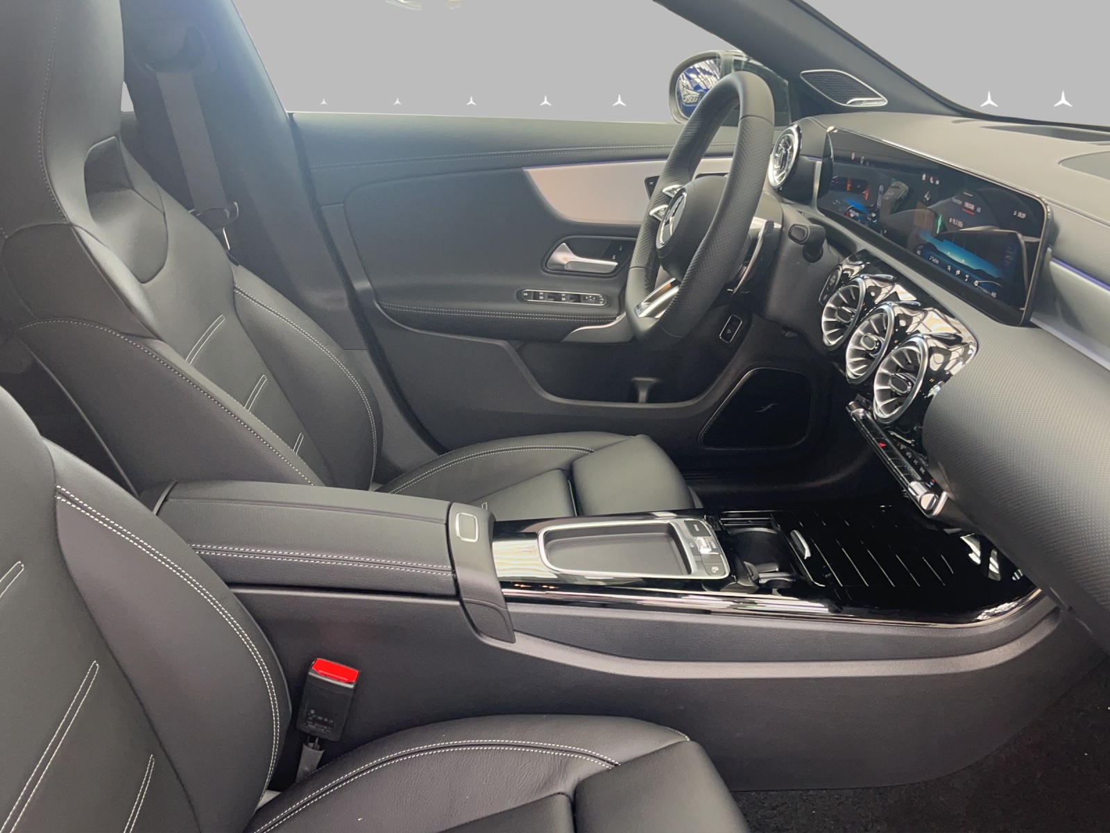 MERCEDES-BENZ CLA 35 AMG - SB - DISTRONIC / 360 Grad Kamera-image-13