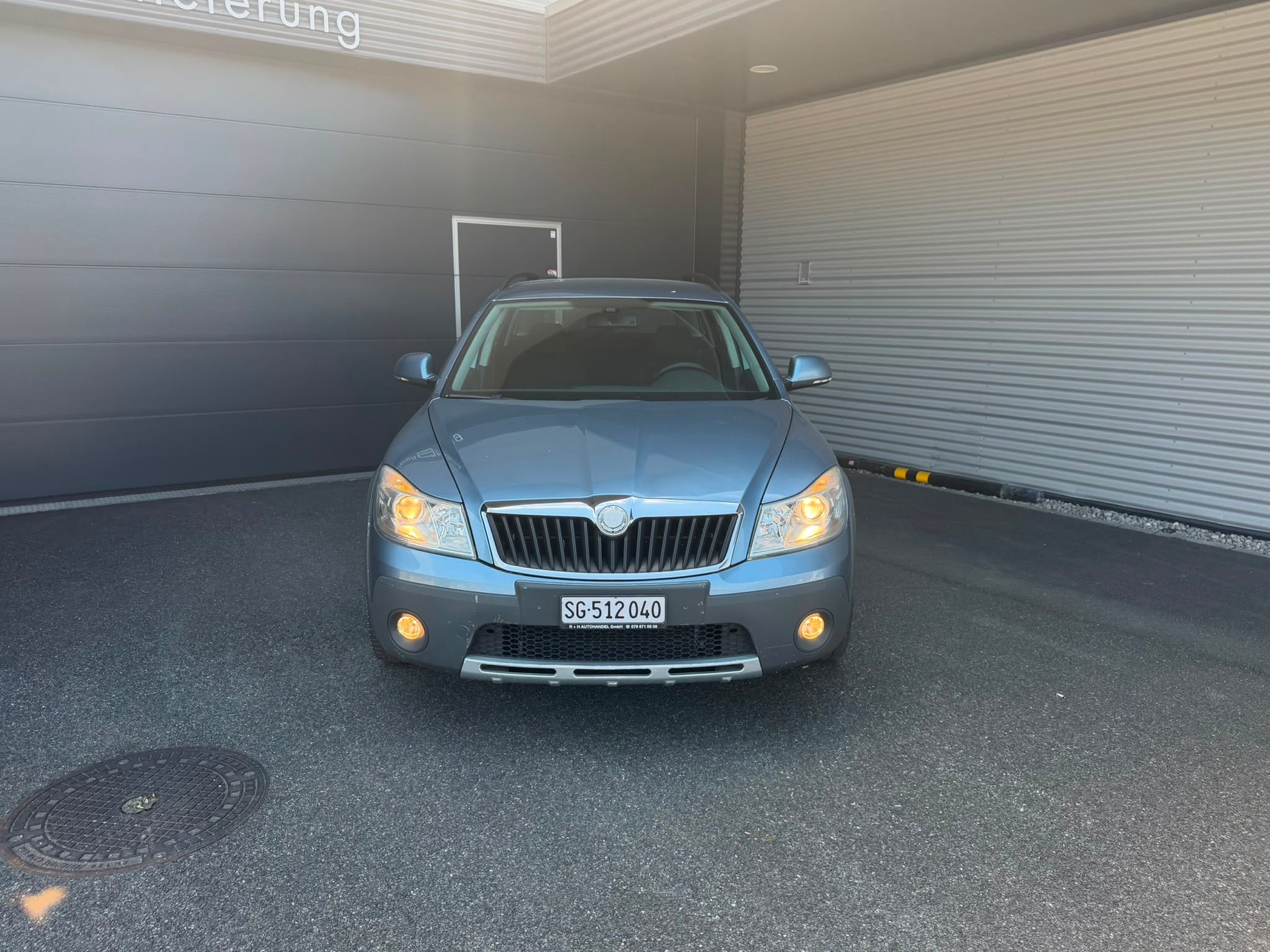 SKODA Octavia Combi 1.8 TSI Scout 4x4-image-2