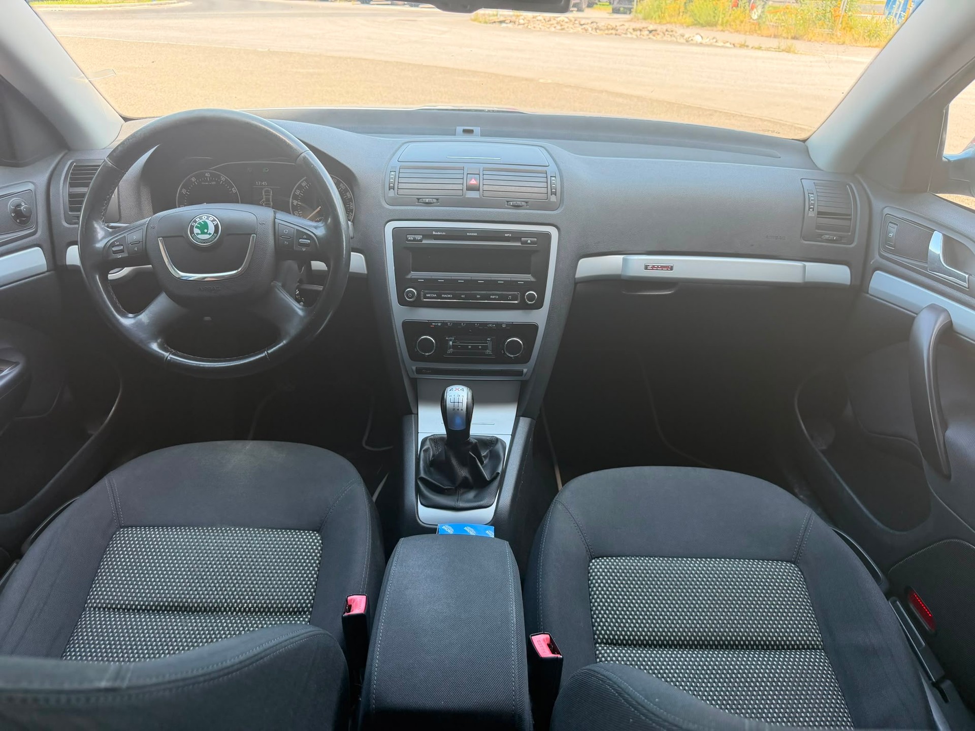 SKODA Octavia Combi 1.8 TSI Scout 4x4-image-6
