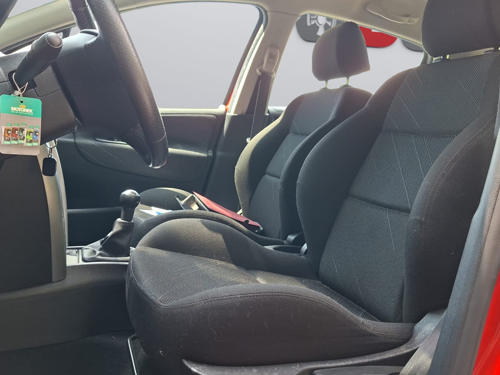 PEUGEOT 207 1.4 16V XT-image-9