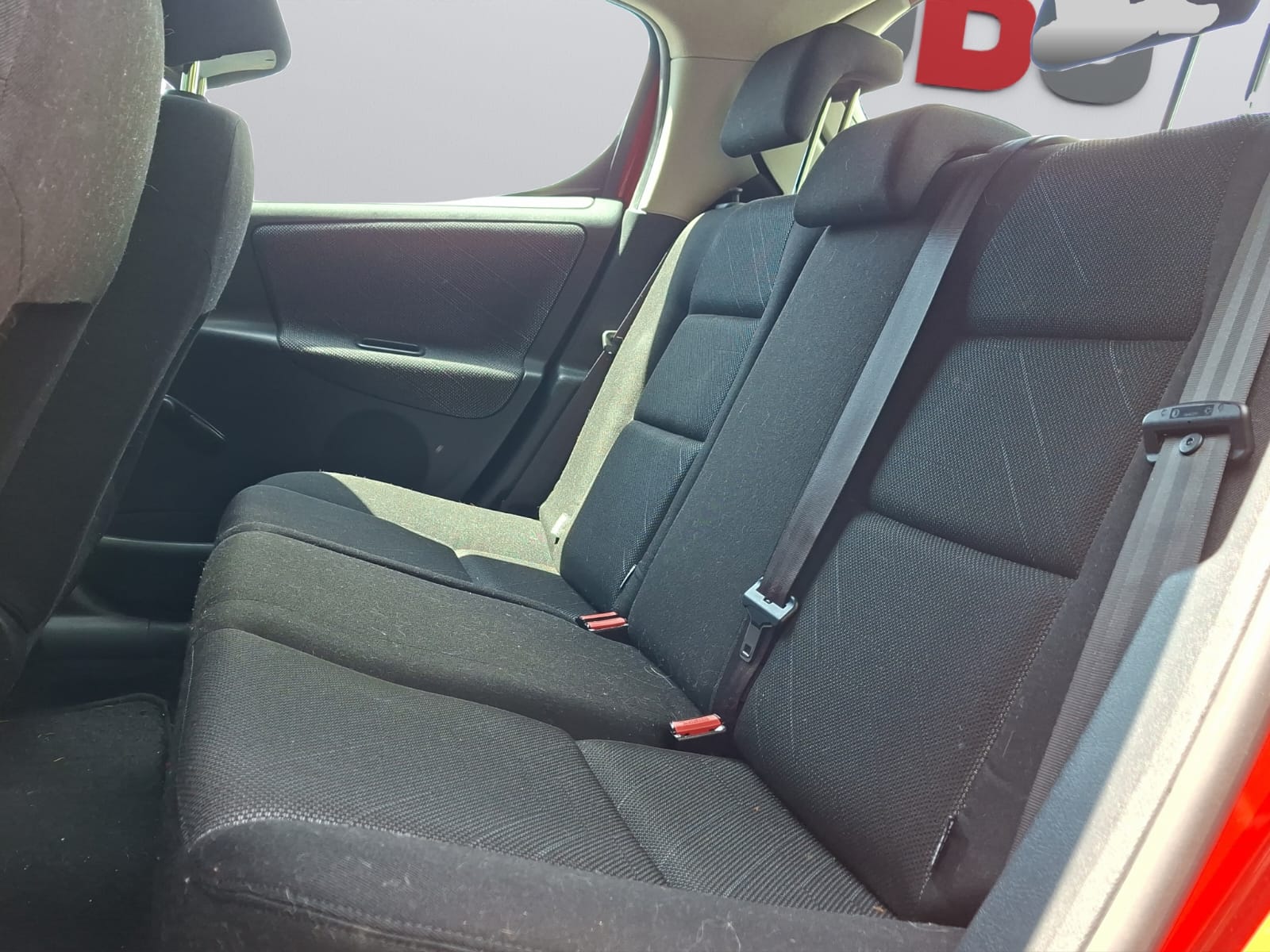 PEUGEOT 207 1.4 16V XT-image-8