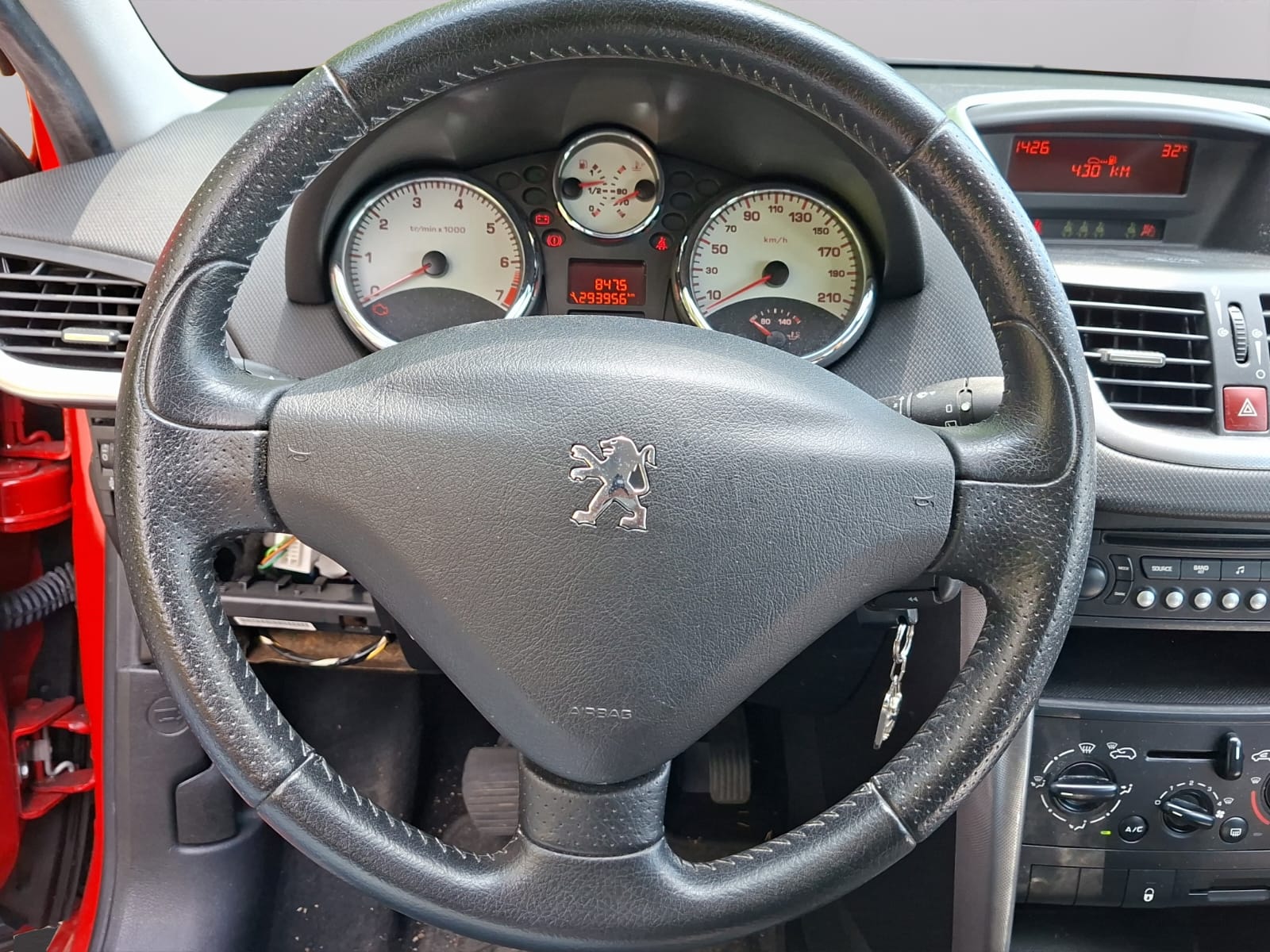 PEUGEOT 207 1.4 16V XT-image-11