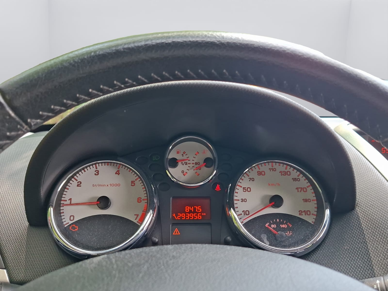 PEUGEOT 207 1.4 16V XT-image-12