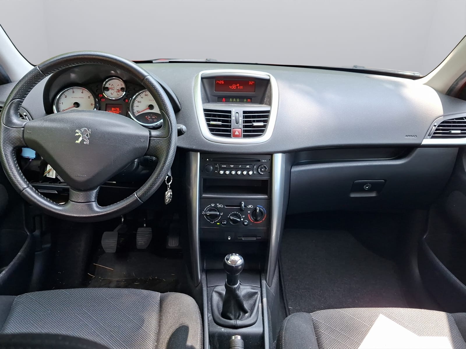 PEUGEOT 207 1.4 16V XT-image-10