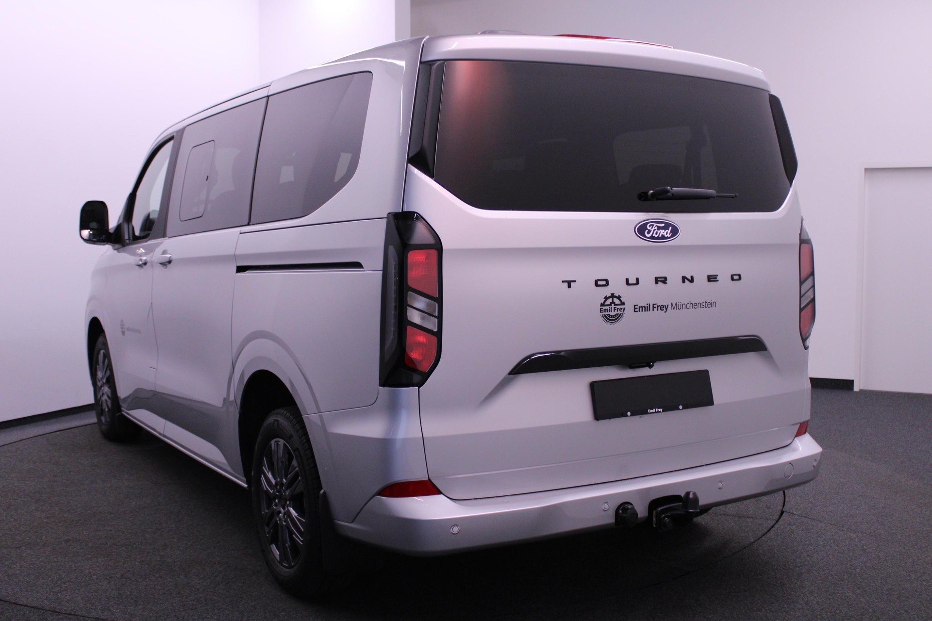 FORD Tourneo C Bus 320 L1 2.0 EcoBlue 170 Titanium-image-3