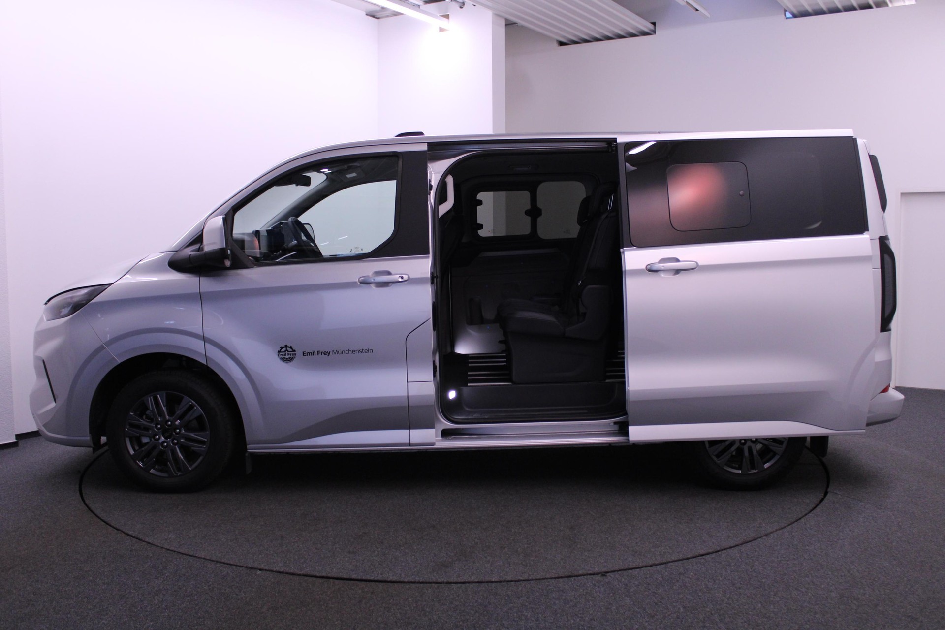 FORD Tourneo C Bus 320 L1 2.0 EcoBlue 170 Titanium-image-2