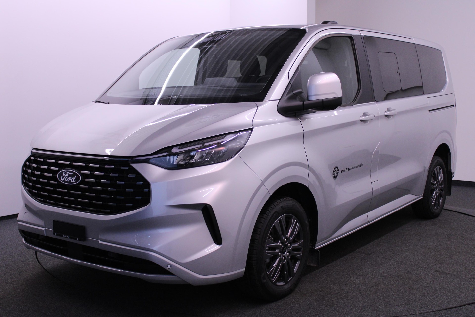 FORD Tourneo C Bus 320 L1 2.0 EcoBlue 170 Titanium-image-0
