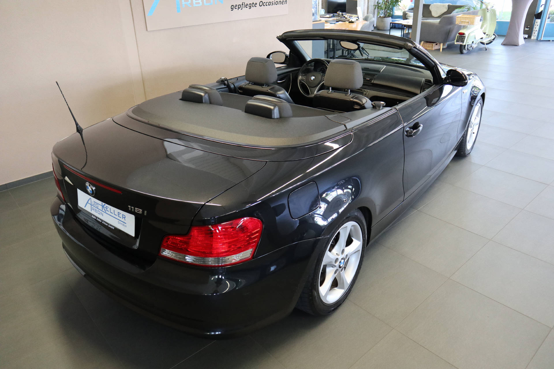 BMW 118i Cabrio-image-7