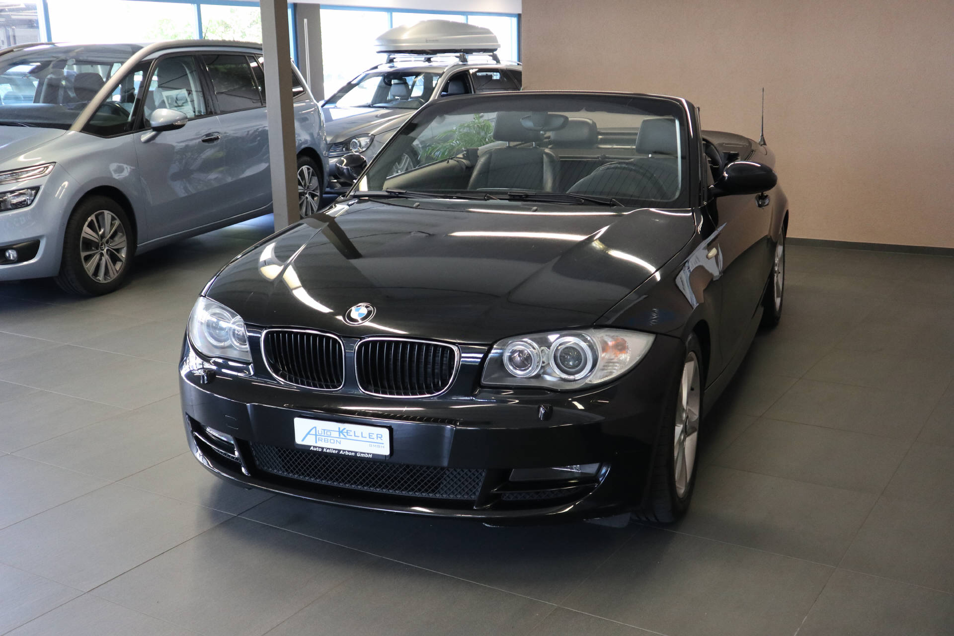 BMW 118i Cabrio-image-4