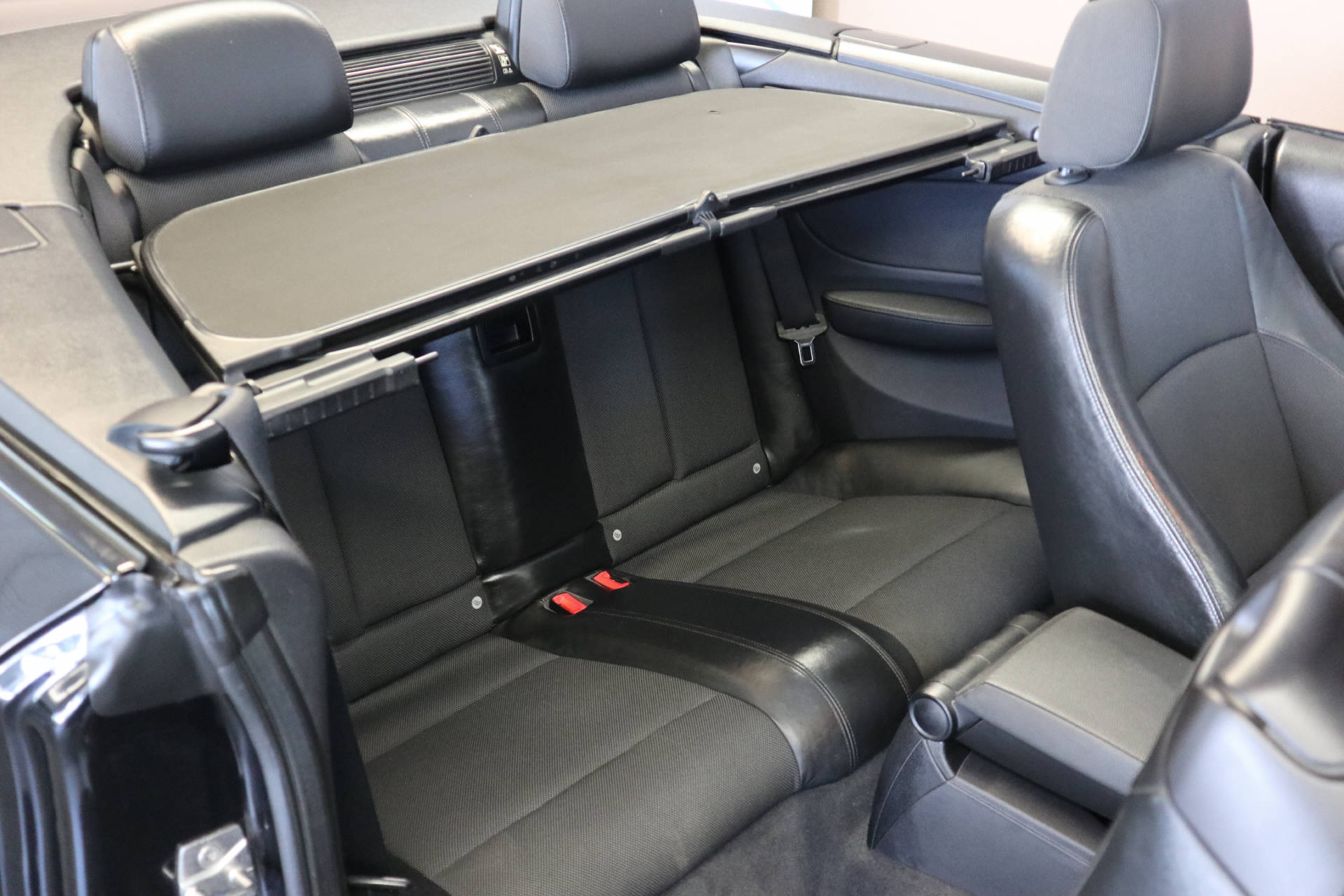 BMW 118i Cabrio-image-10