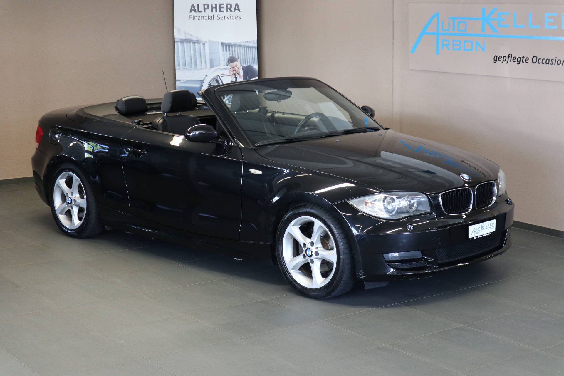 BMW 118i Cabrio-image-2