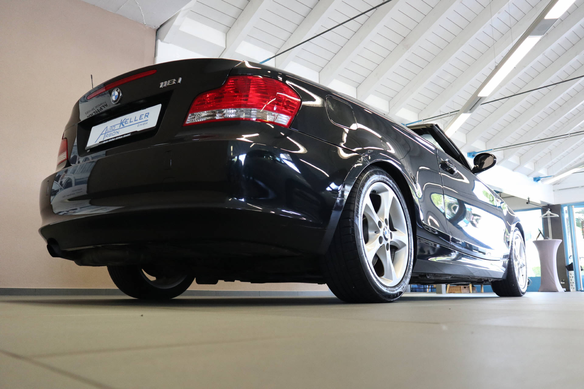 BMW 118i Cabrio-image-6