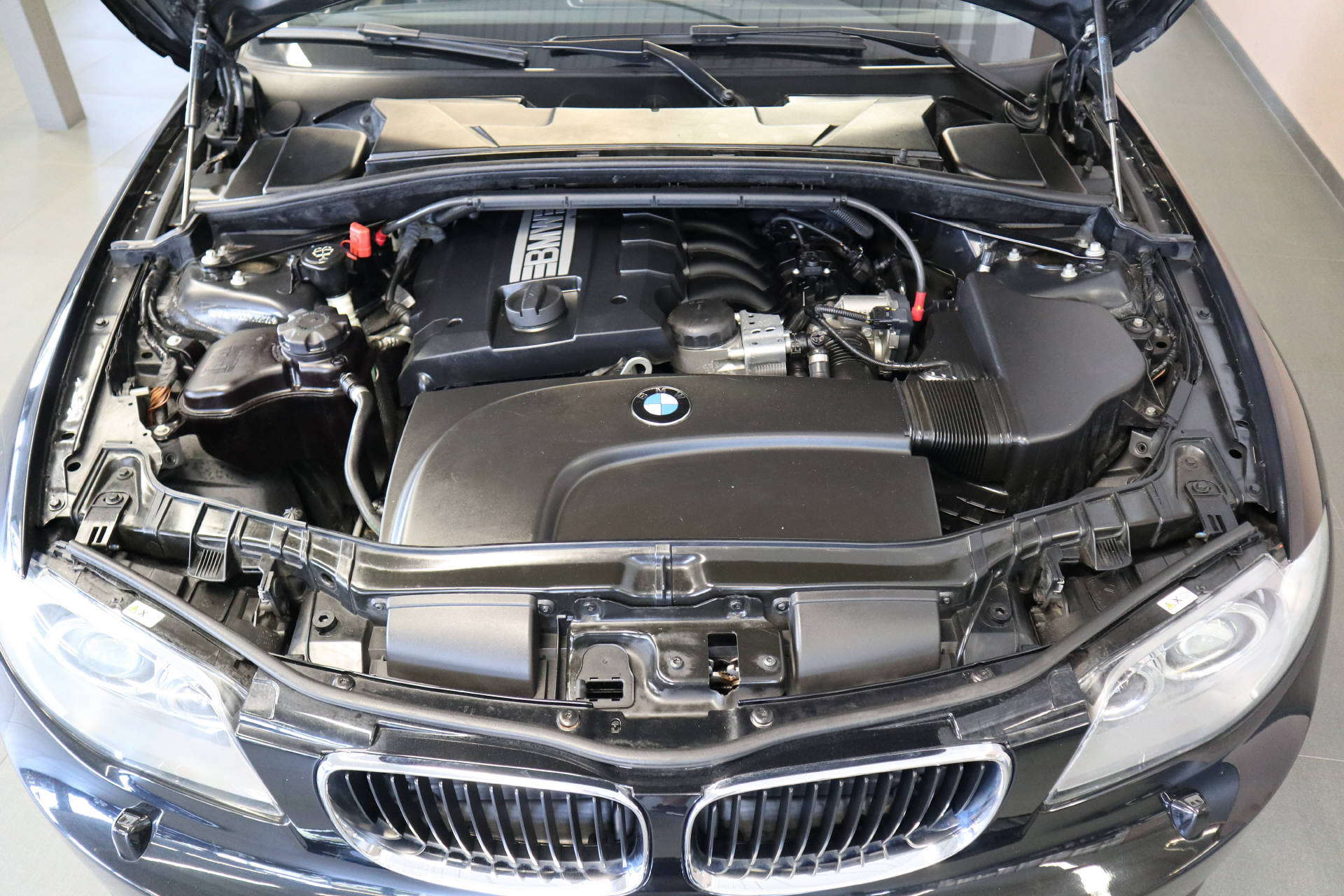 BMW 118i Cabrio-image-14