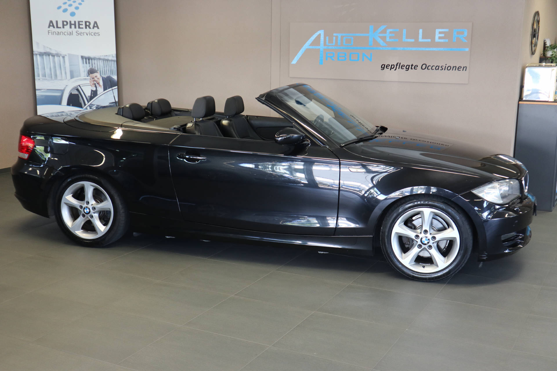 BMW 118i Cabrio-image-0