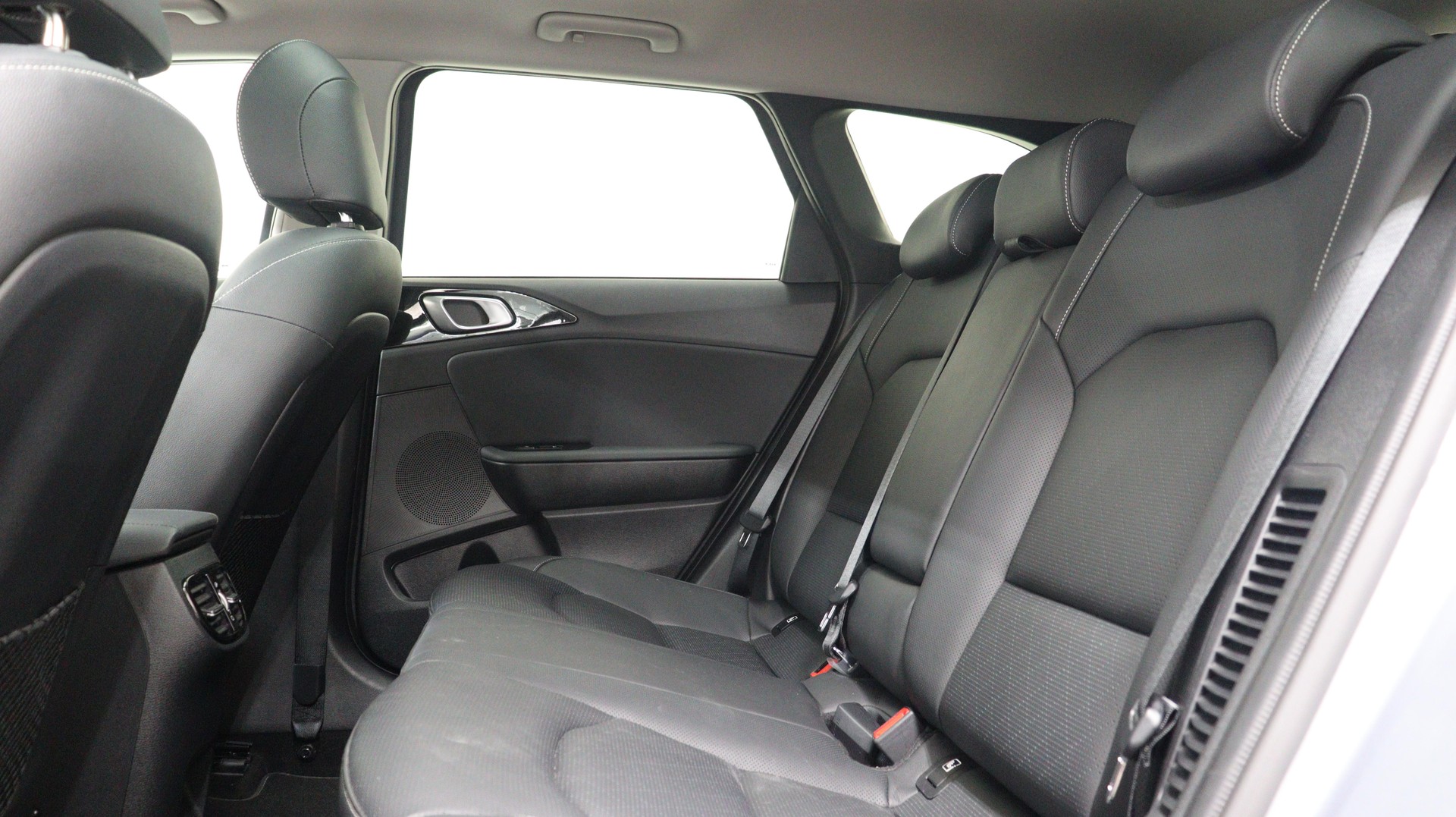 KIA Ceed SW 1.6 GDi Plug-in Hybrid Style-image-3