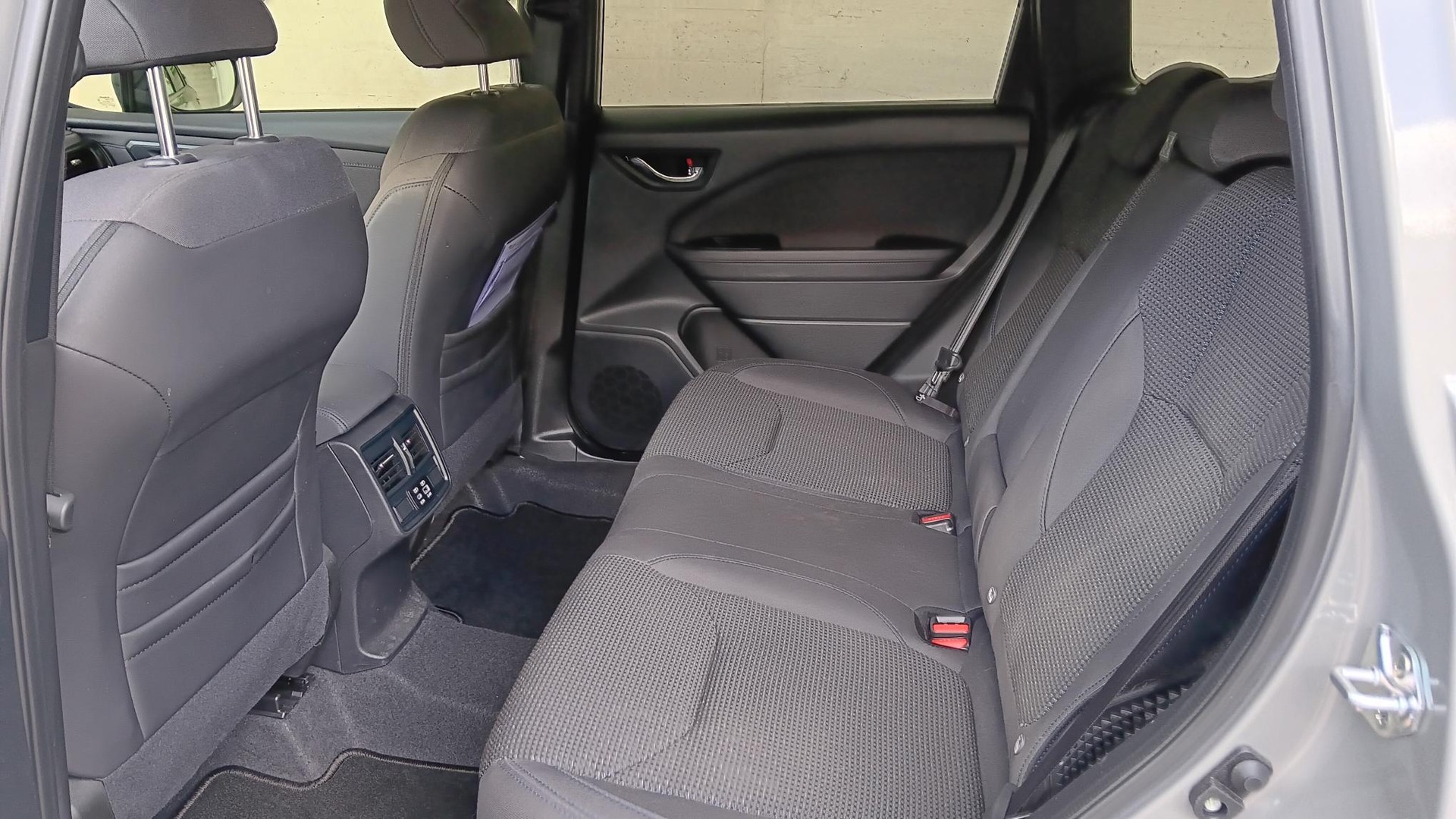 SUBARU Forester 2.0i e-Boxer Swiss Plus Lineartronic-image-8