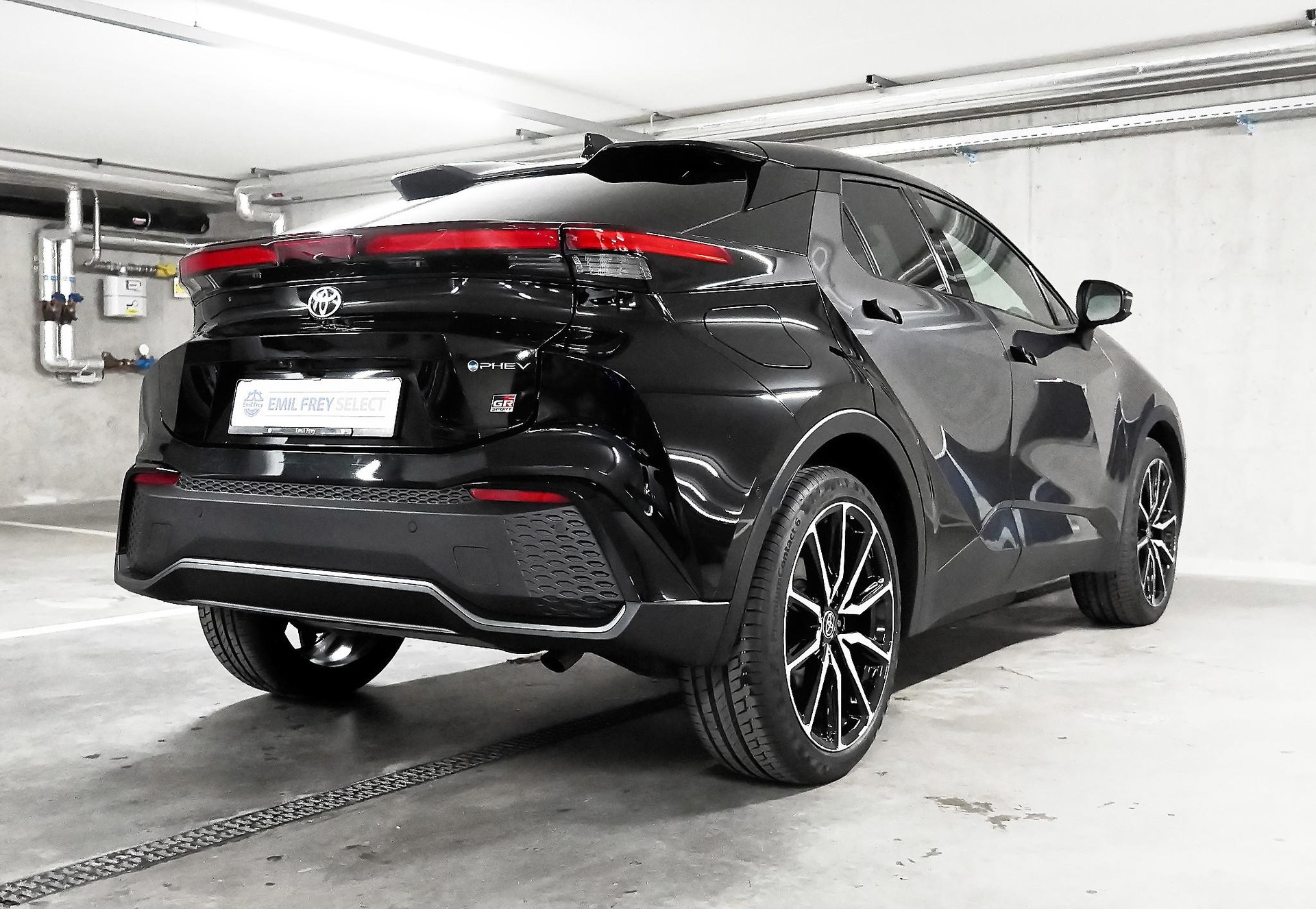 TOYOTA C-HR 2.0 PHEV GR Sport Premiere-image-12