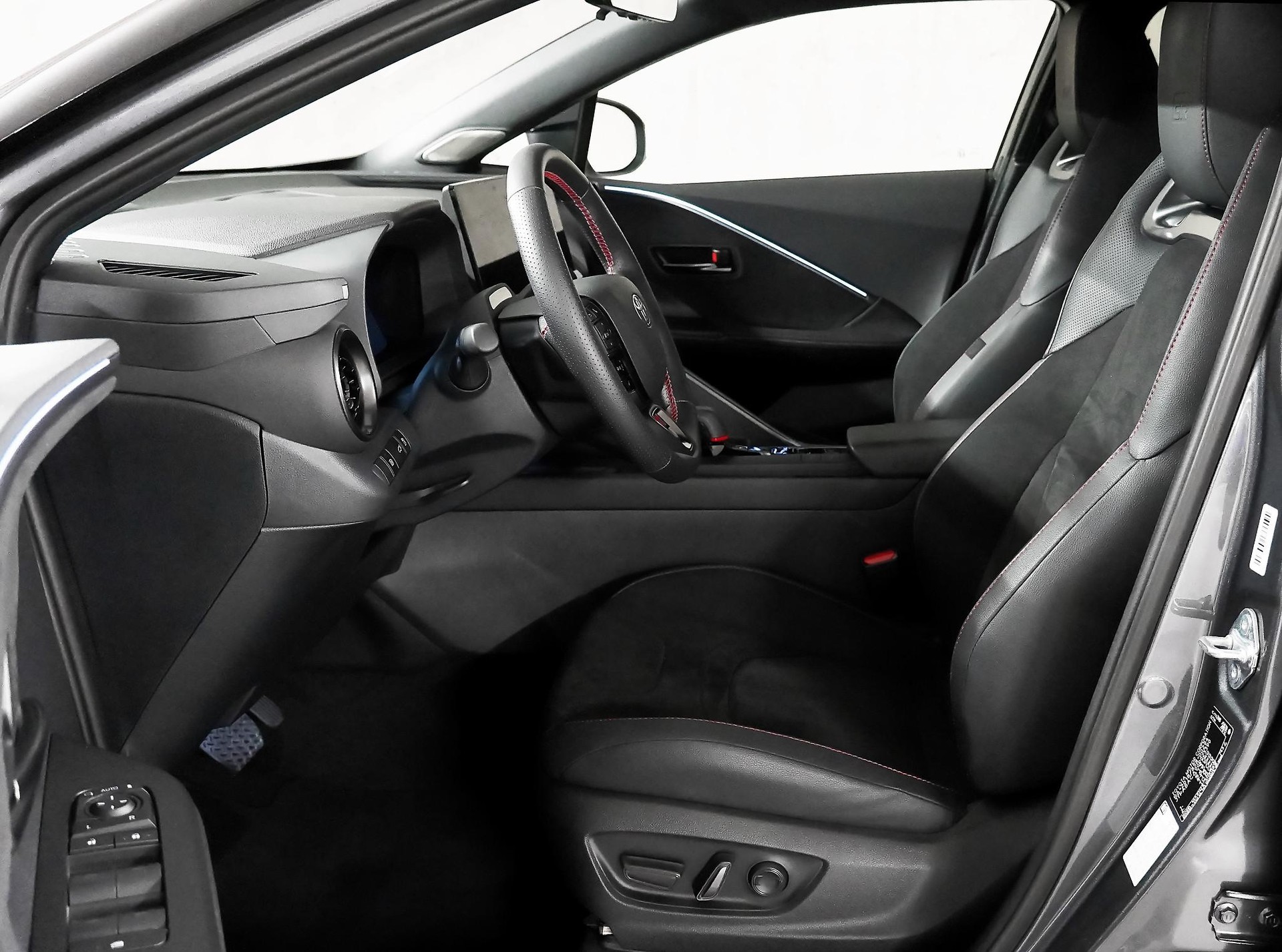 TOYOTA C-HR 2.0 PHEV GR Sport Premiere-image-2