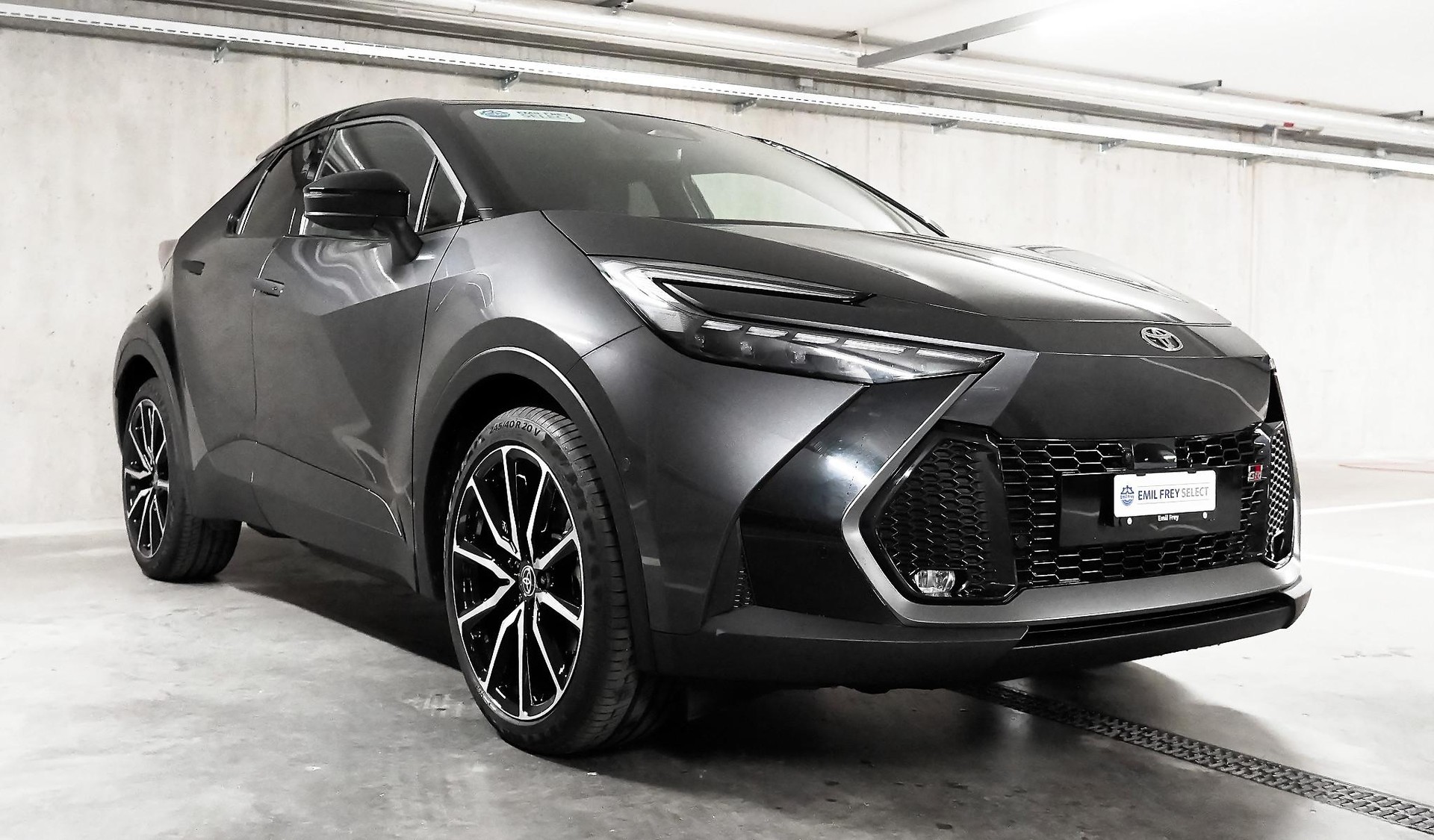 TOYOTA C-HR 2.0 PHEV GR Sport Premiere-image-9