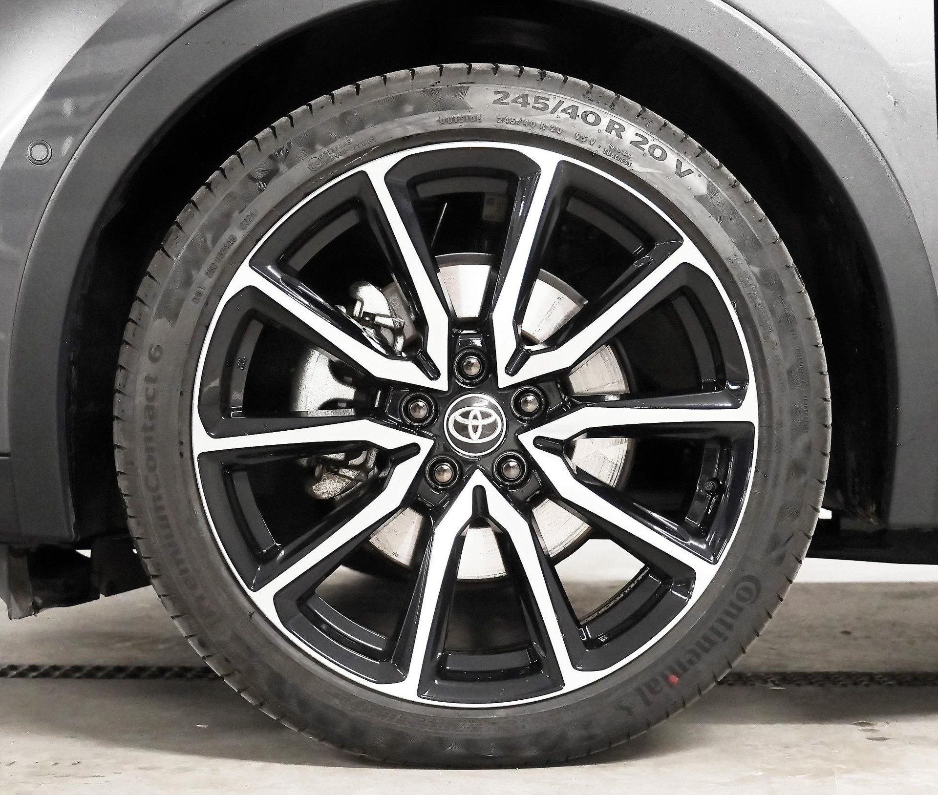 TOYOTA C-HR 2.0 PHEV GR Sport Premiere-image-13