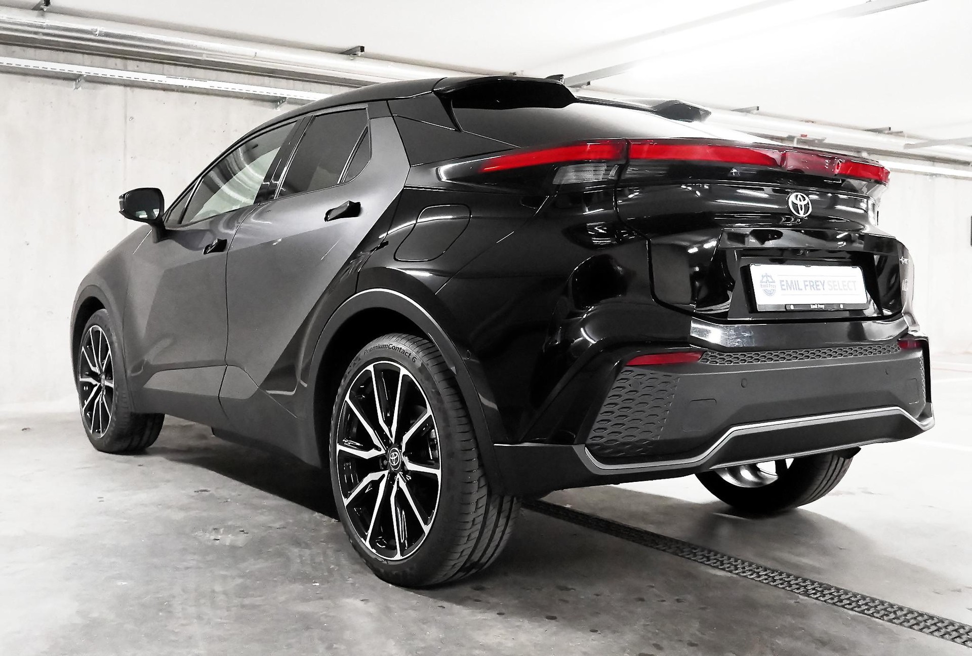TOYOTA C-HR 2.0 PHEV GR Sport Premiere-image-11