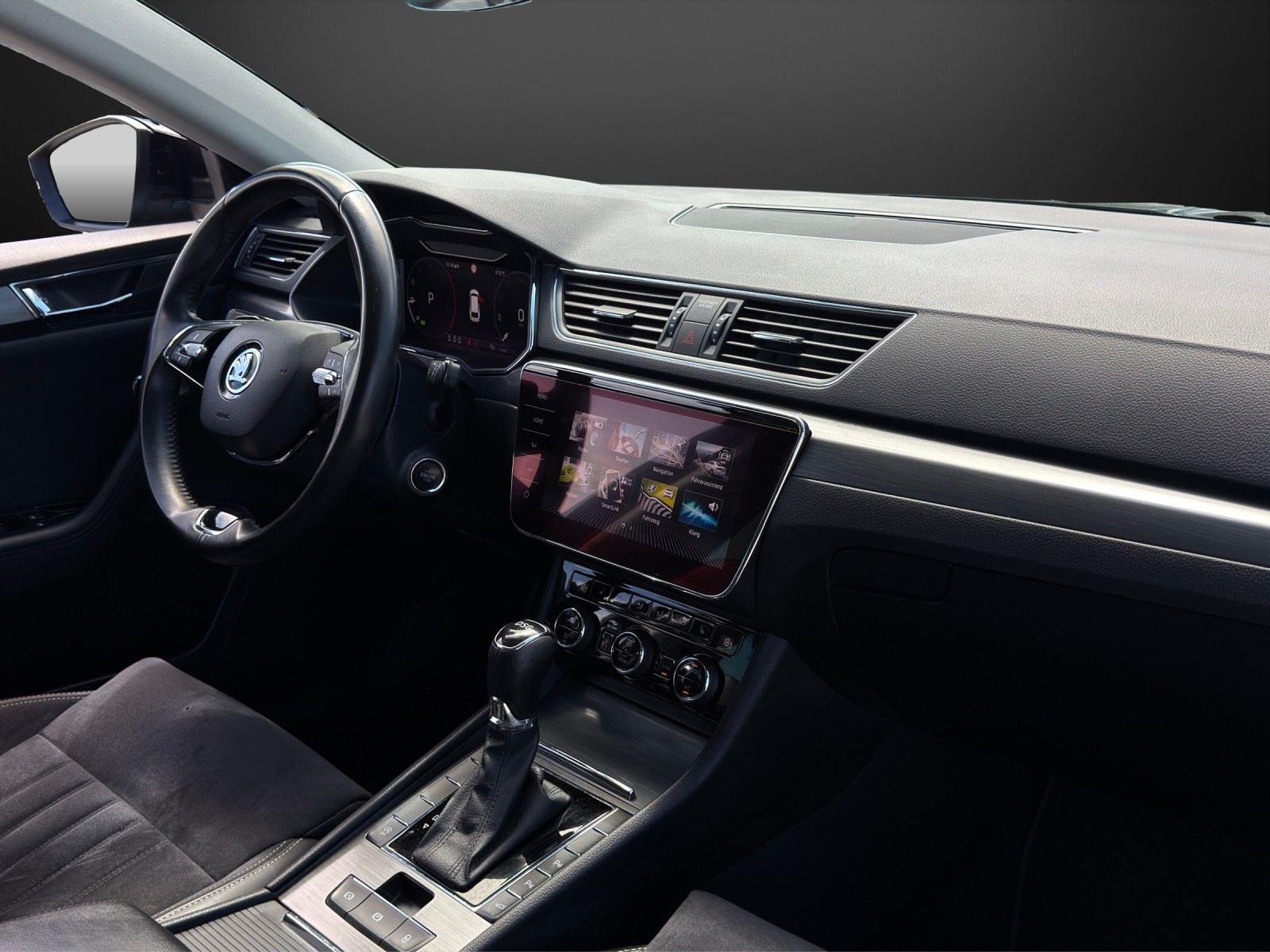 SKODA Superb Combi 2.0 TDi Style DSG mit 150 PS-image-9
