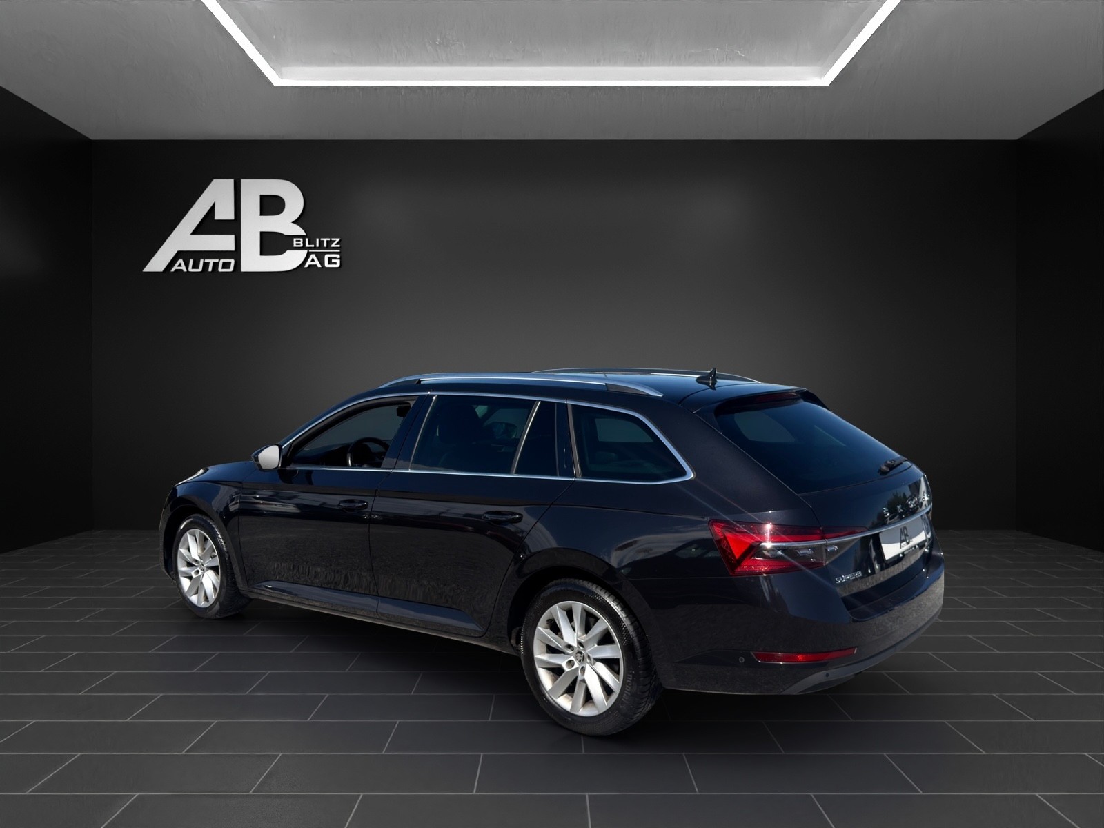 SKODA Superb Combi 2.0 TDi Style DSG mit 150 PS-image-2