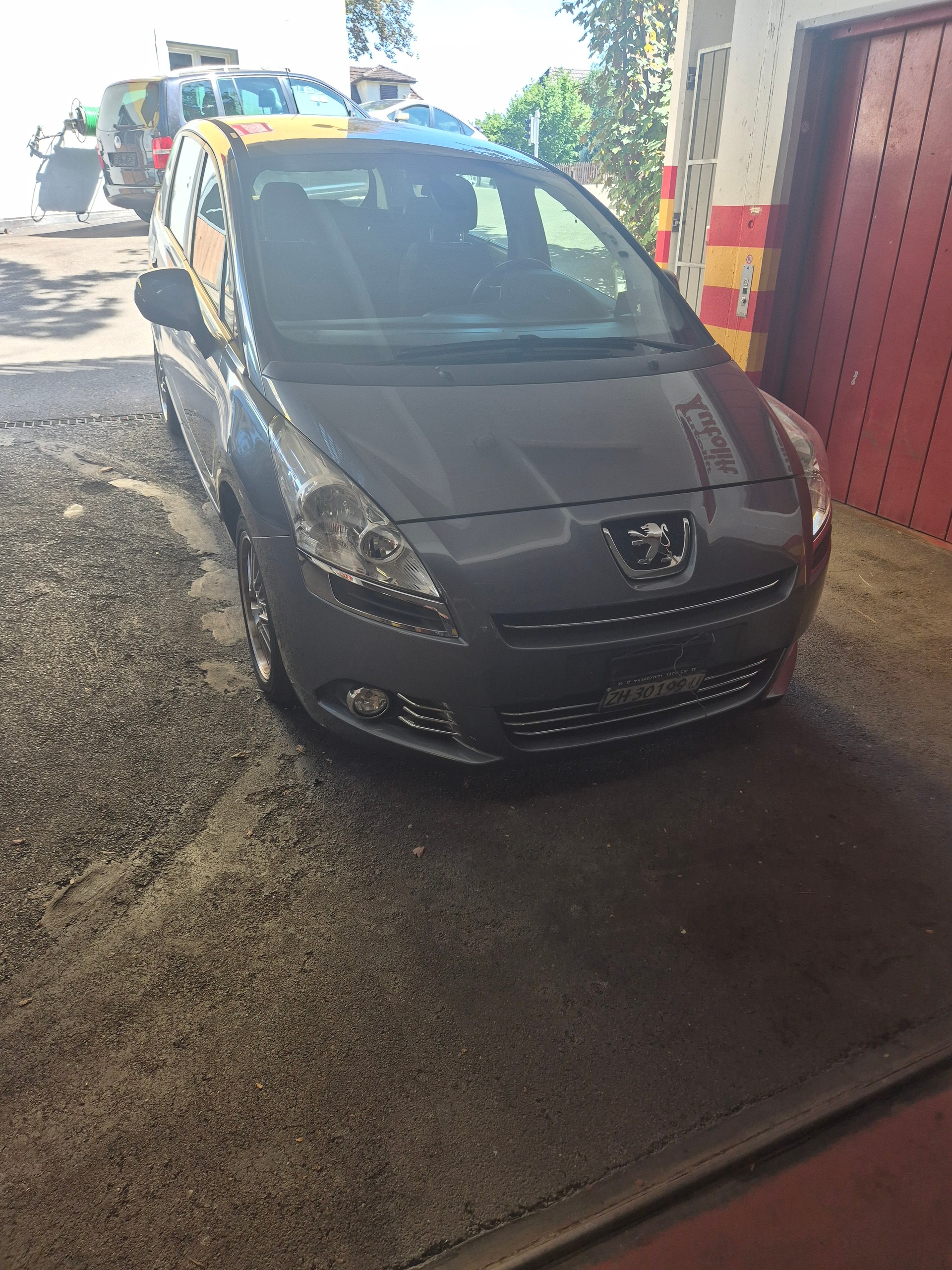 PEUGEOT 5008 1.6 16V T Sport-image-2
