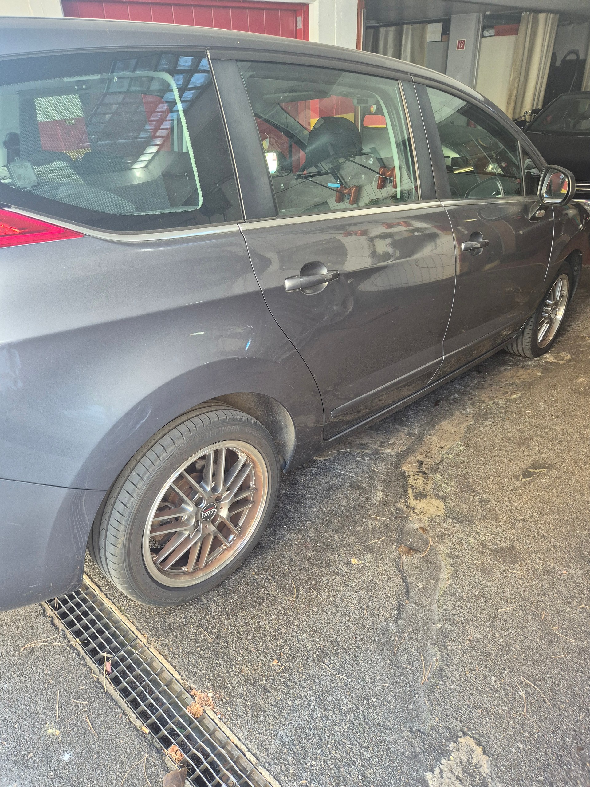 PEUGEOT 5008 1.6 16V T Sport-image-3