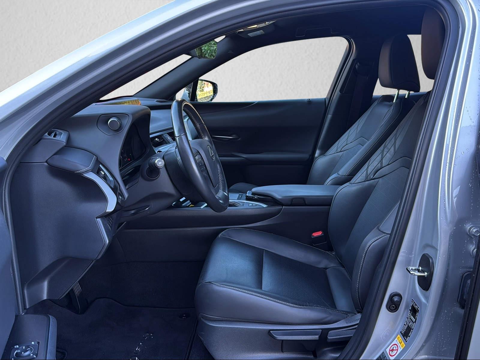 LEXUS UX 250h Comfort-image-8
