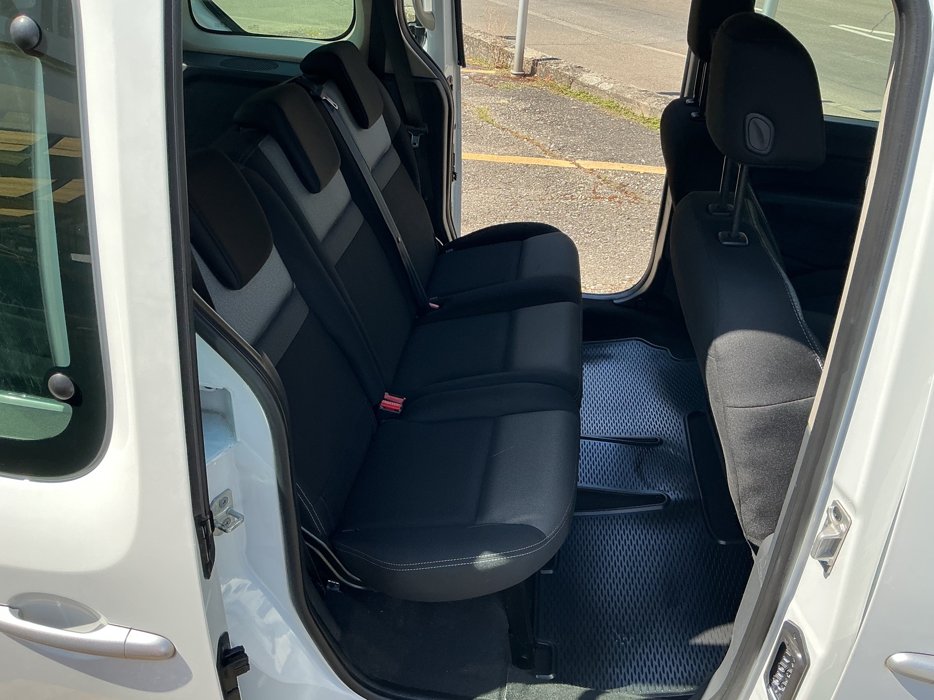 RENAULT Kangoo 1.5 dCi Zen+-image-11