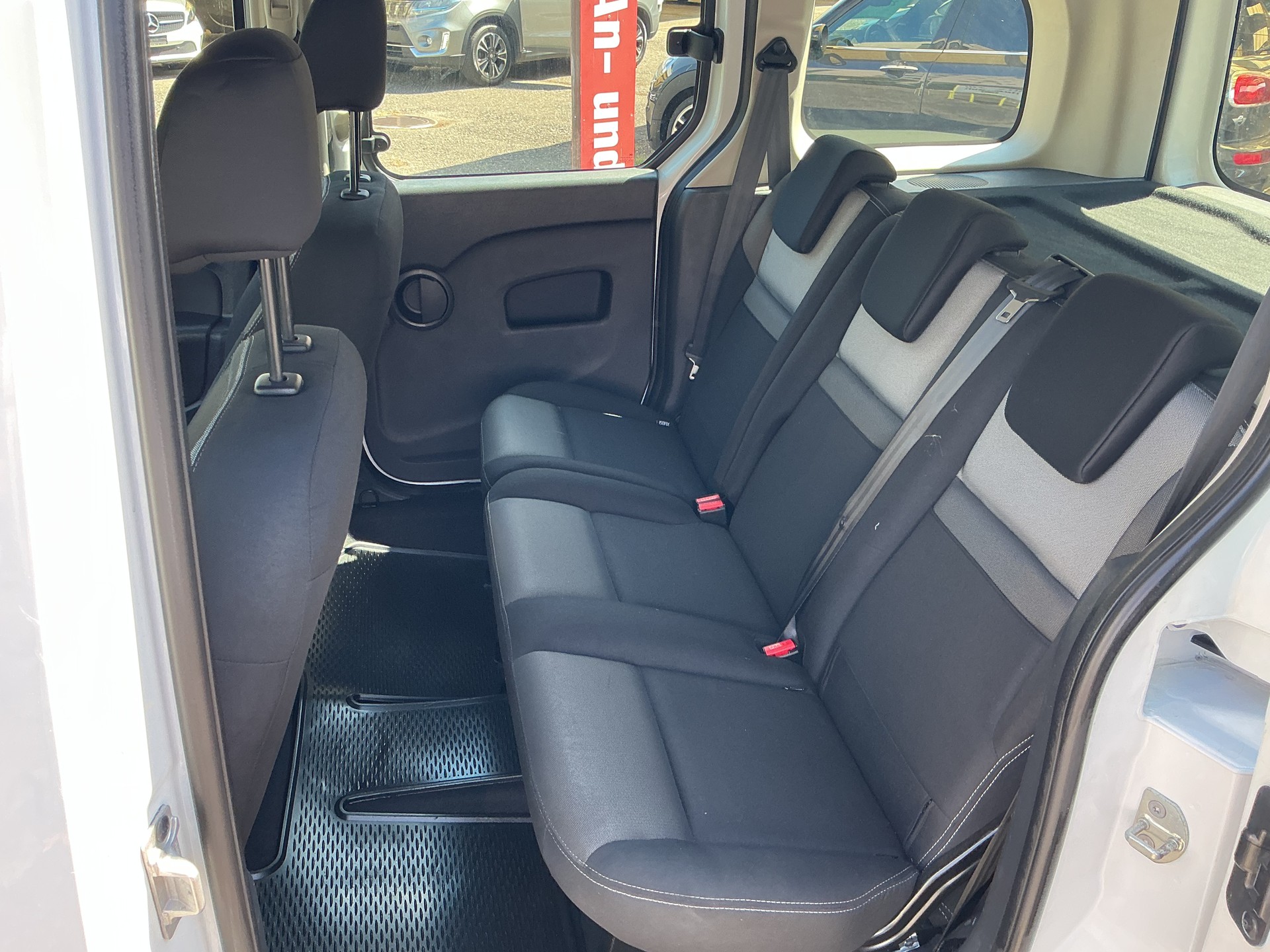 RENAULT Kangoo 1.5 dCi Zen+-image-5