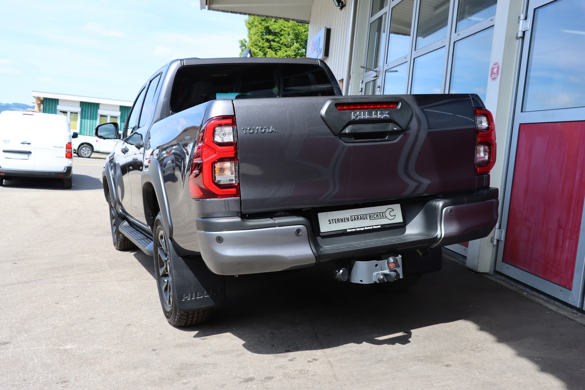 TOYOTA Hilux 2.8D-4D Invincible Double Cab 4x4 A-image-7
