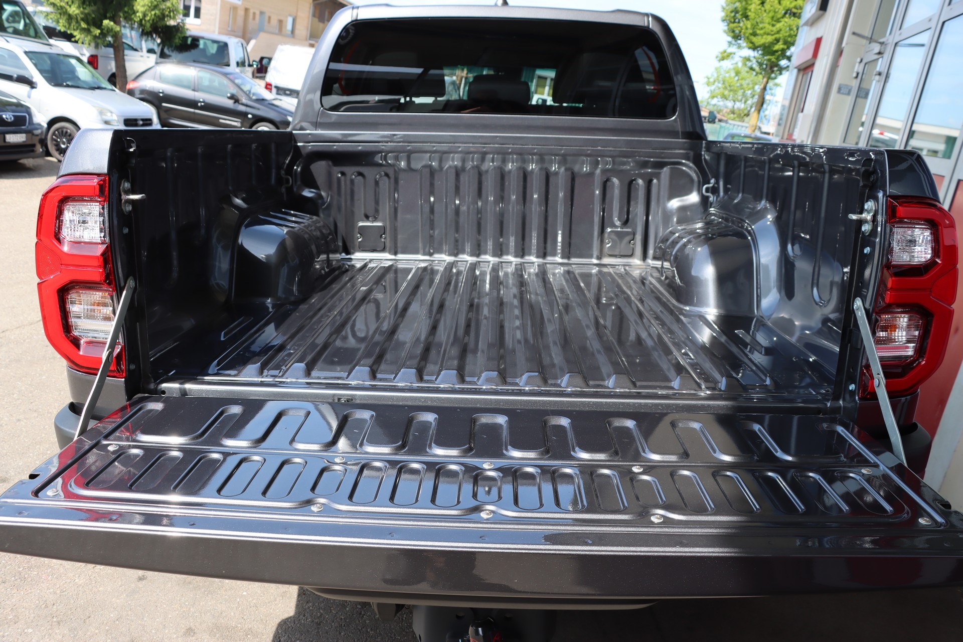 TOYOTA Hilux 2.8D-4D Invincible Double Cab 4x4 A-image-10
