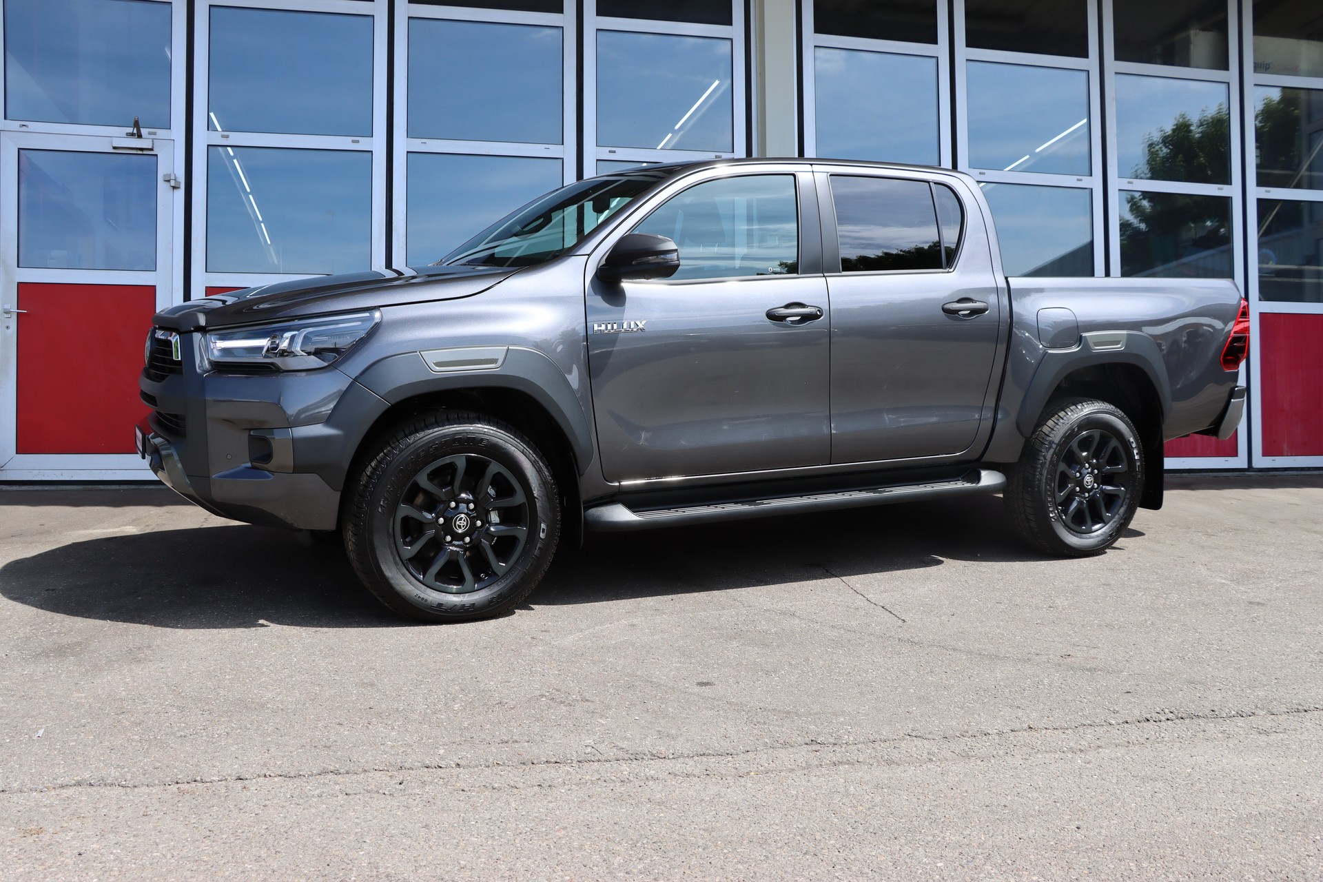 TOYOTA Hilux 2.8D-4D Invincible Double Cab 4x4 A-image-4