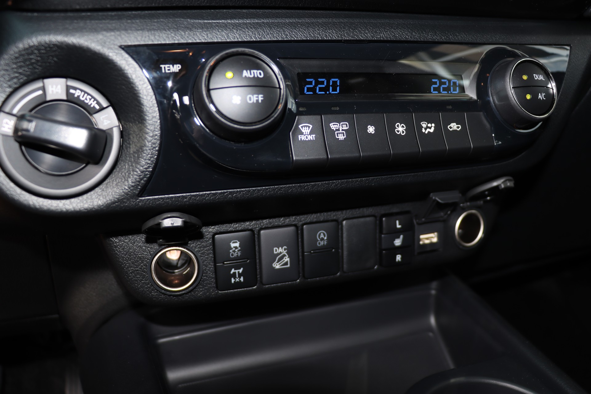 TOYOTA Hilux 2.8D-4D Invincible Double Cab 4x4 A-image-18