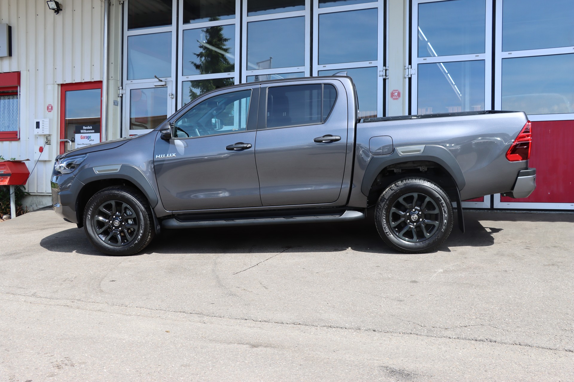 TOYOTA Hilux 2.8D-4D Invincible Double Cab 4x4 A-image-5