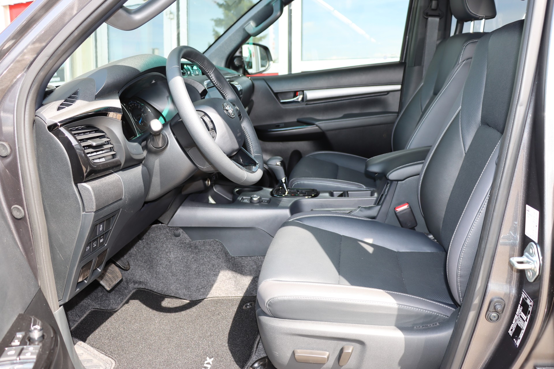 TOYOTA Hilux 2.8D-4D Invincible Double Cab 4x4 A-image-12
