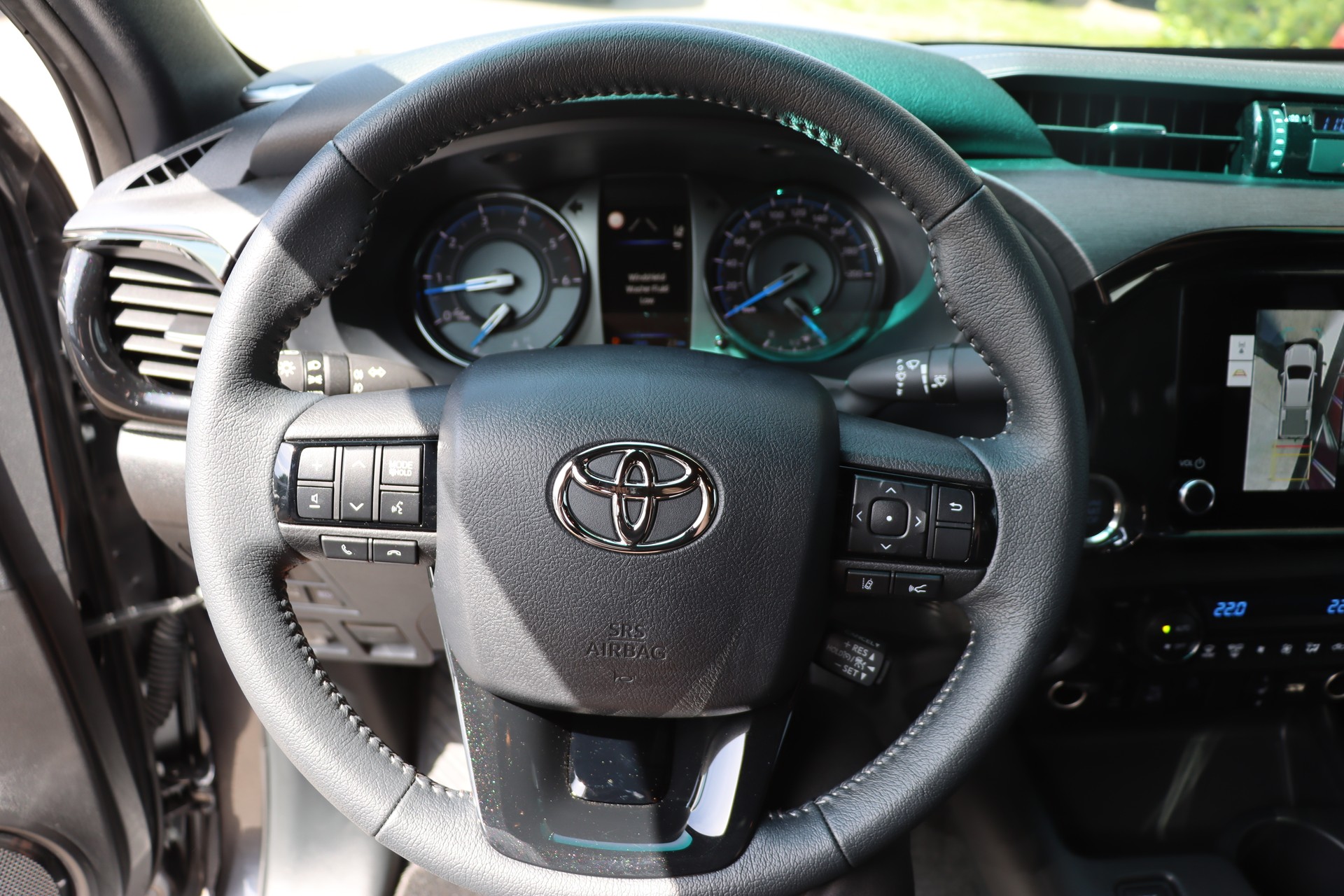 TOYOTA Hilux 2.8D-4D Invincible Double Cab 4x4 A-image-20