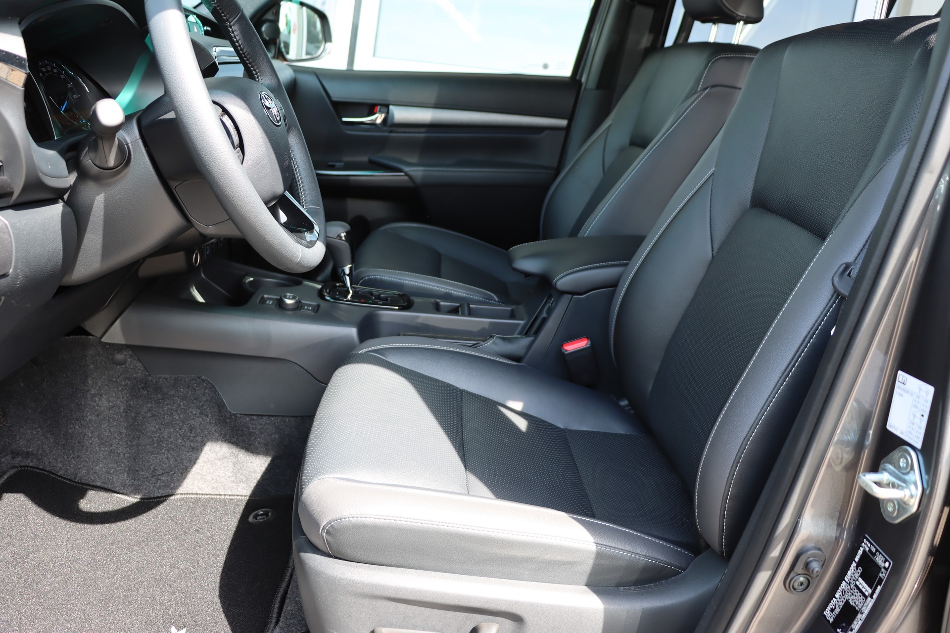 TOYOTA Hilux 2.8D-4D Invincible Double Cab 4x4 A-image-23