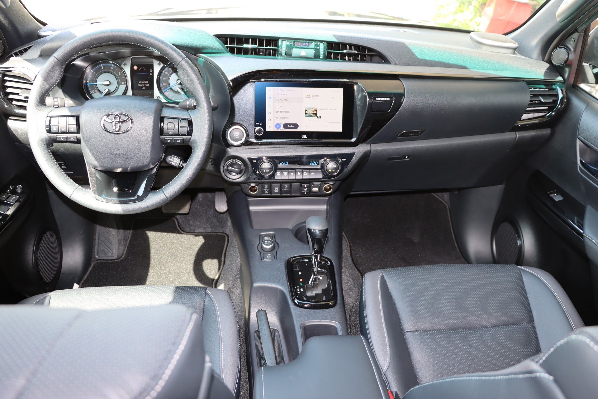 TOYOTA Hilux 2.8D-4D Invincible Double Cab 4x4 A-image-11