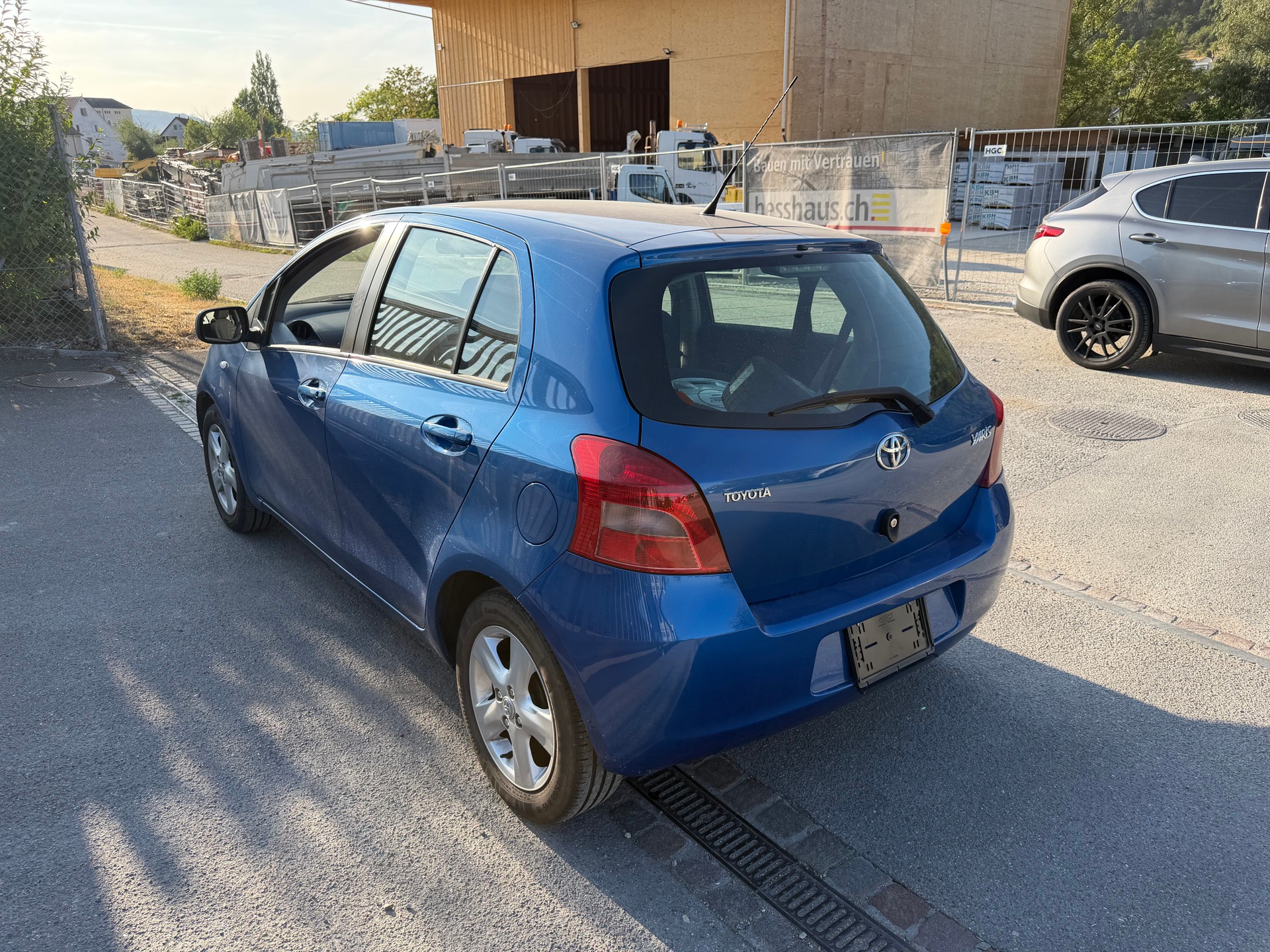 TOYOTA Yaris 1.3 Linea Sol-image-1