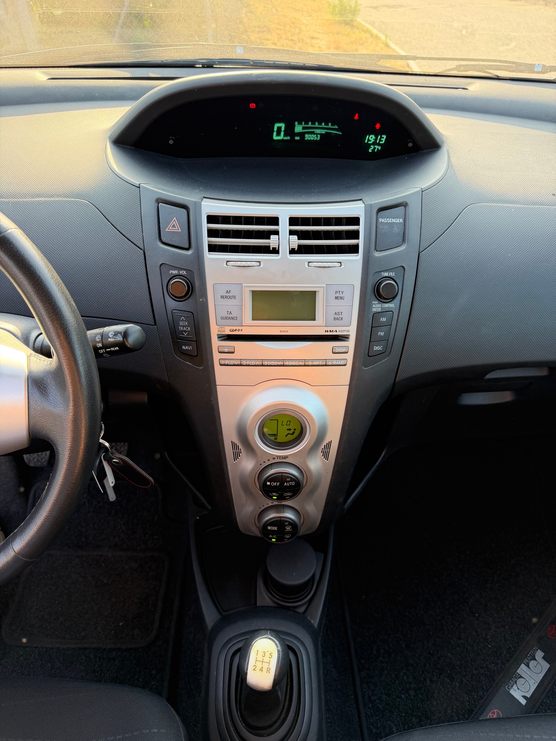 TOYOTA Yaris 1.3 Linea Sol-image-5