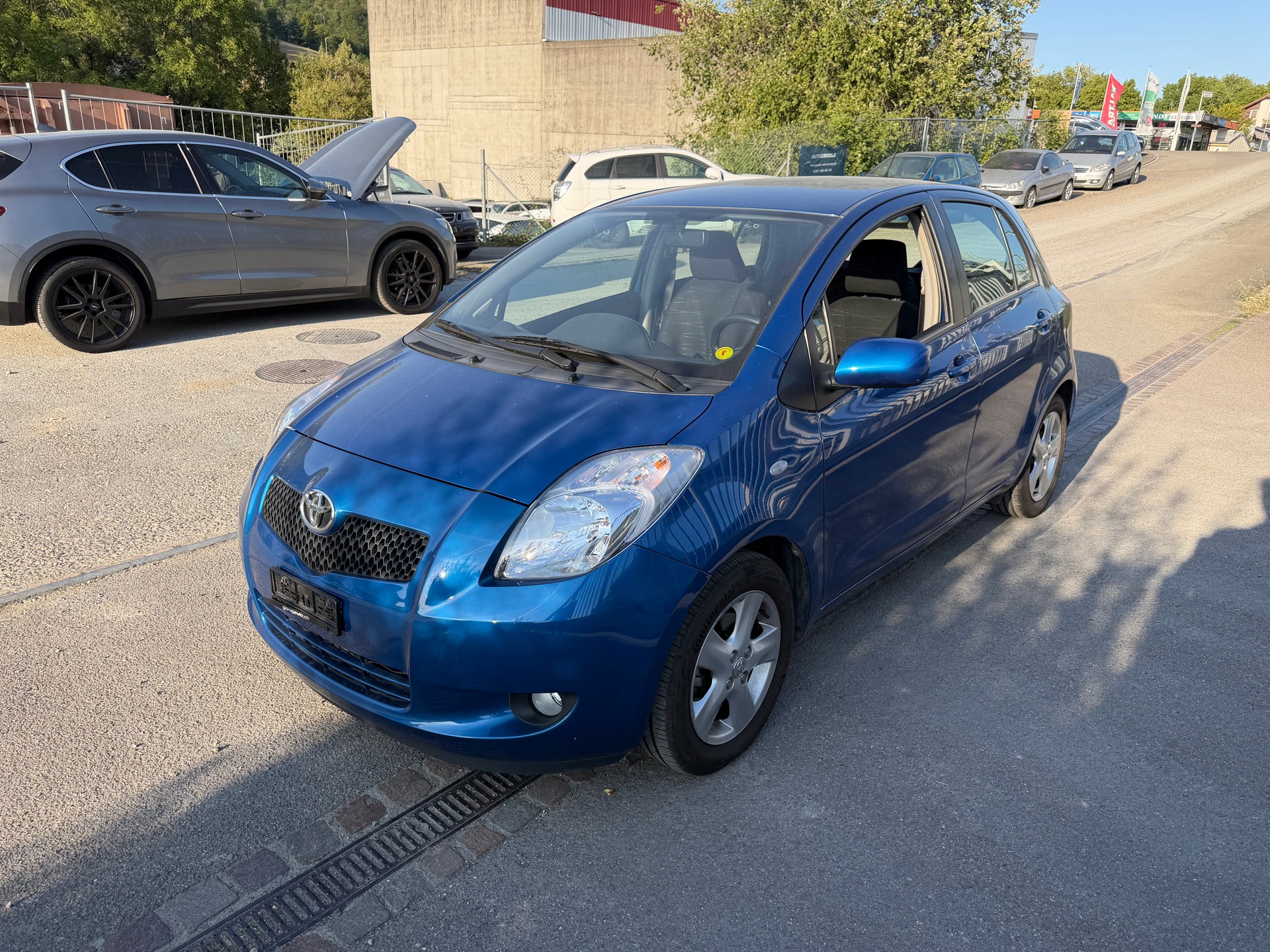 TOYOTA Yaris 1.3 Linea Sol-image-0
